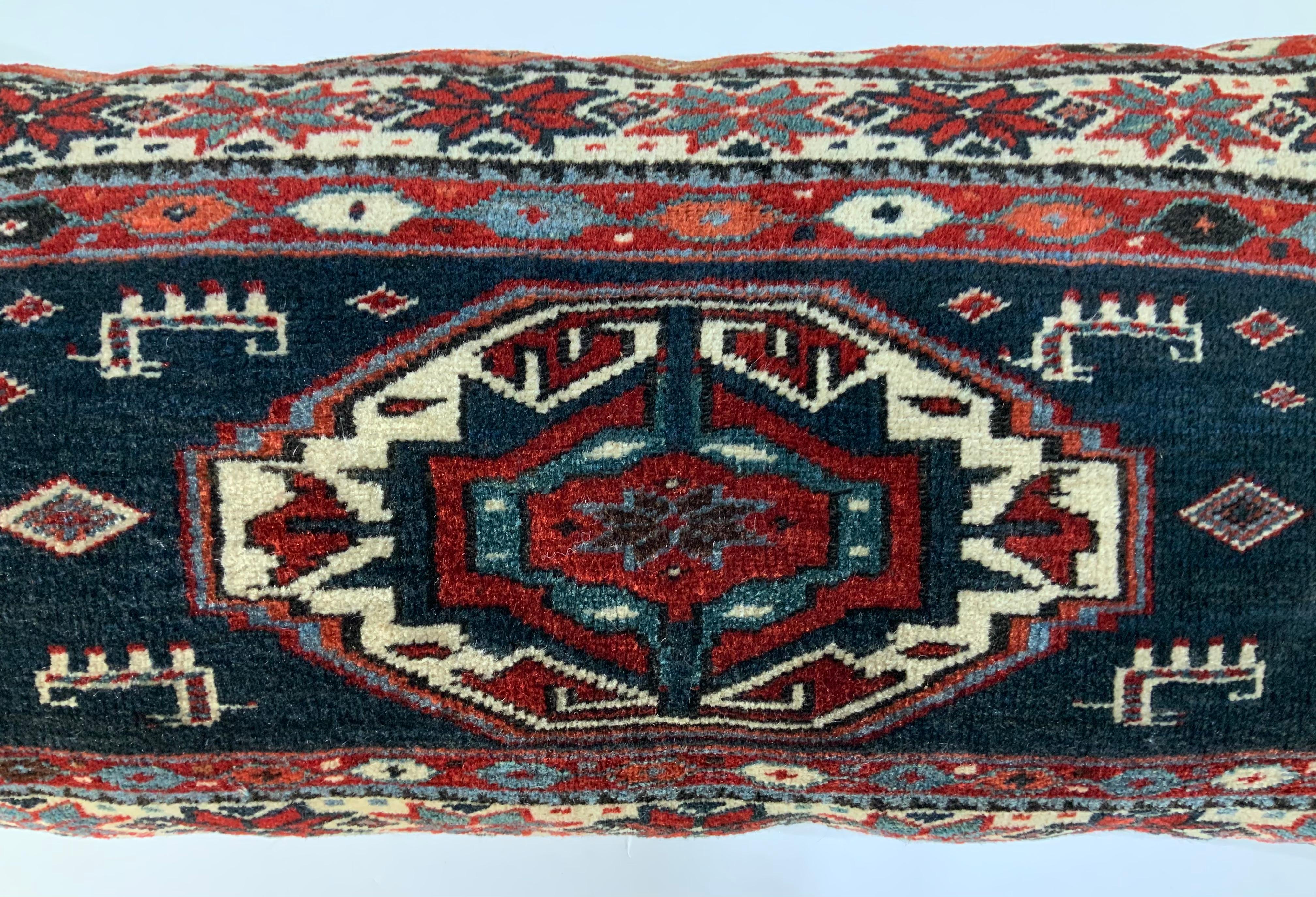 Centrasiatique Coussin de tapis Kazak tissé à la main en vente