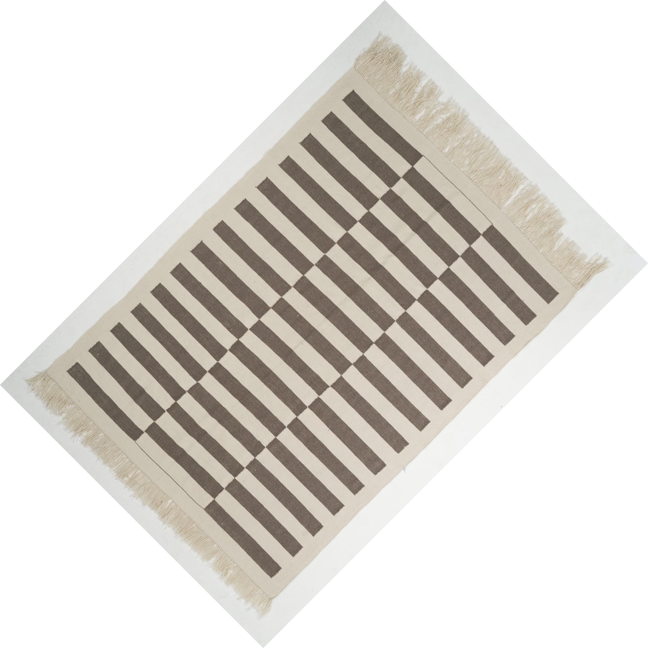 Kilim turco de lana natural sin teñir, tejido a mano, de 2,5 metros. Opciones personalizadas disponibles Siglo XXI y contemporáneo en venta
