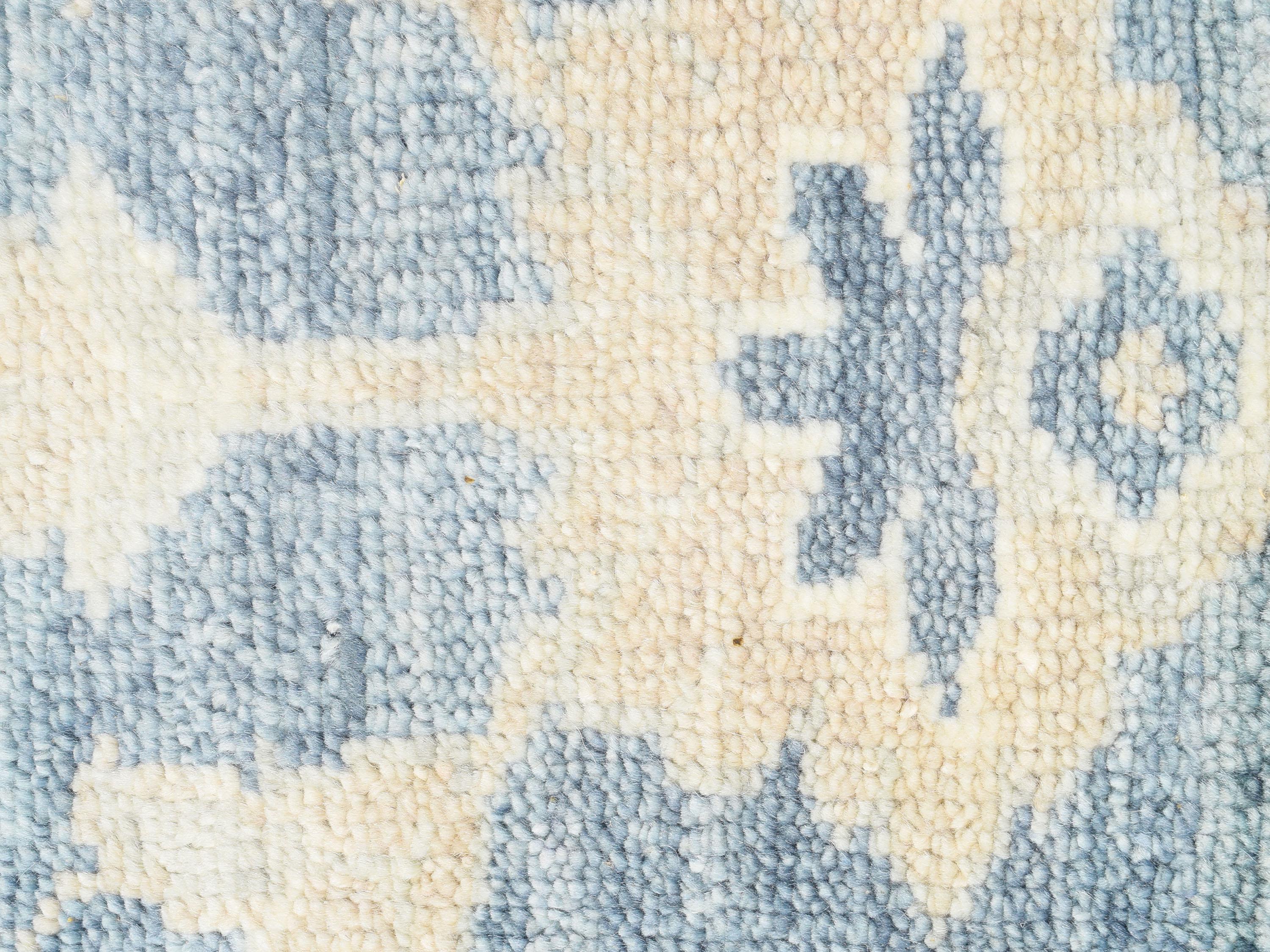Indian Hand Woven Luxury Blue / Beige Area Rug For Sale