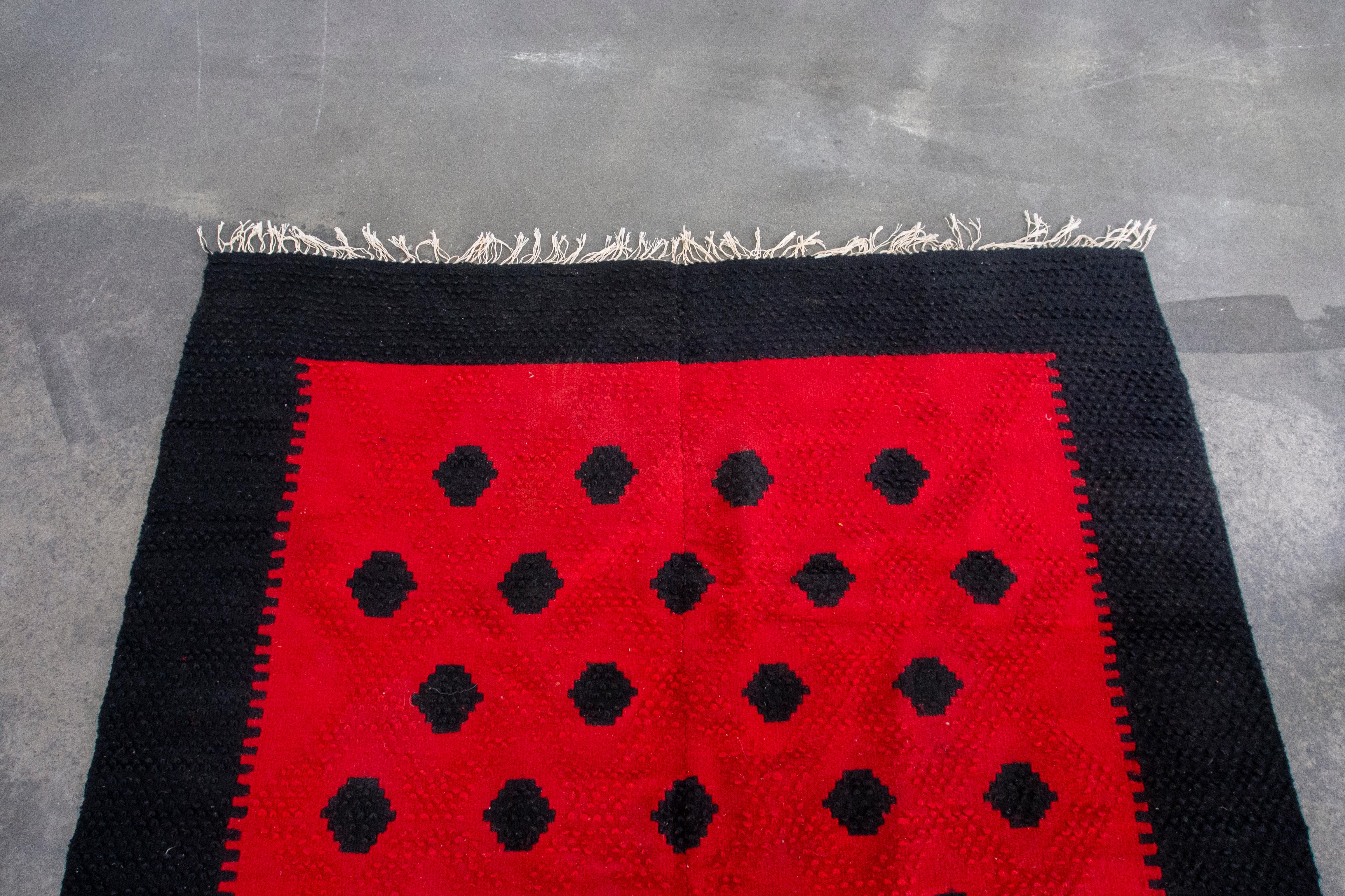 Hand-Woven Mid Century Modern Rug Kilim, Watermelon Pattern, Yugoslavia 1960s In Excellent Condition For Sale In Beograd, RS