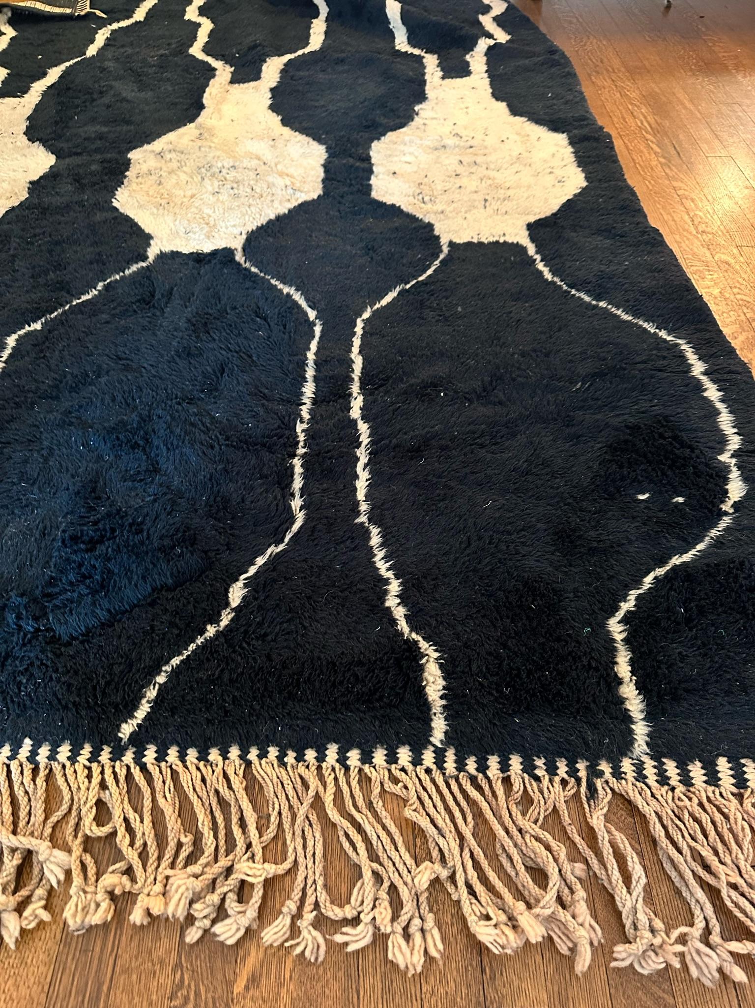 Hand-woven Moroccan Rug In Good Condition For Sale In New York, NY