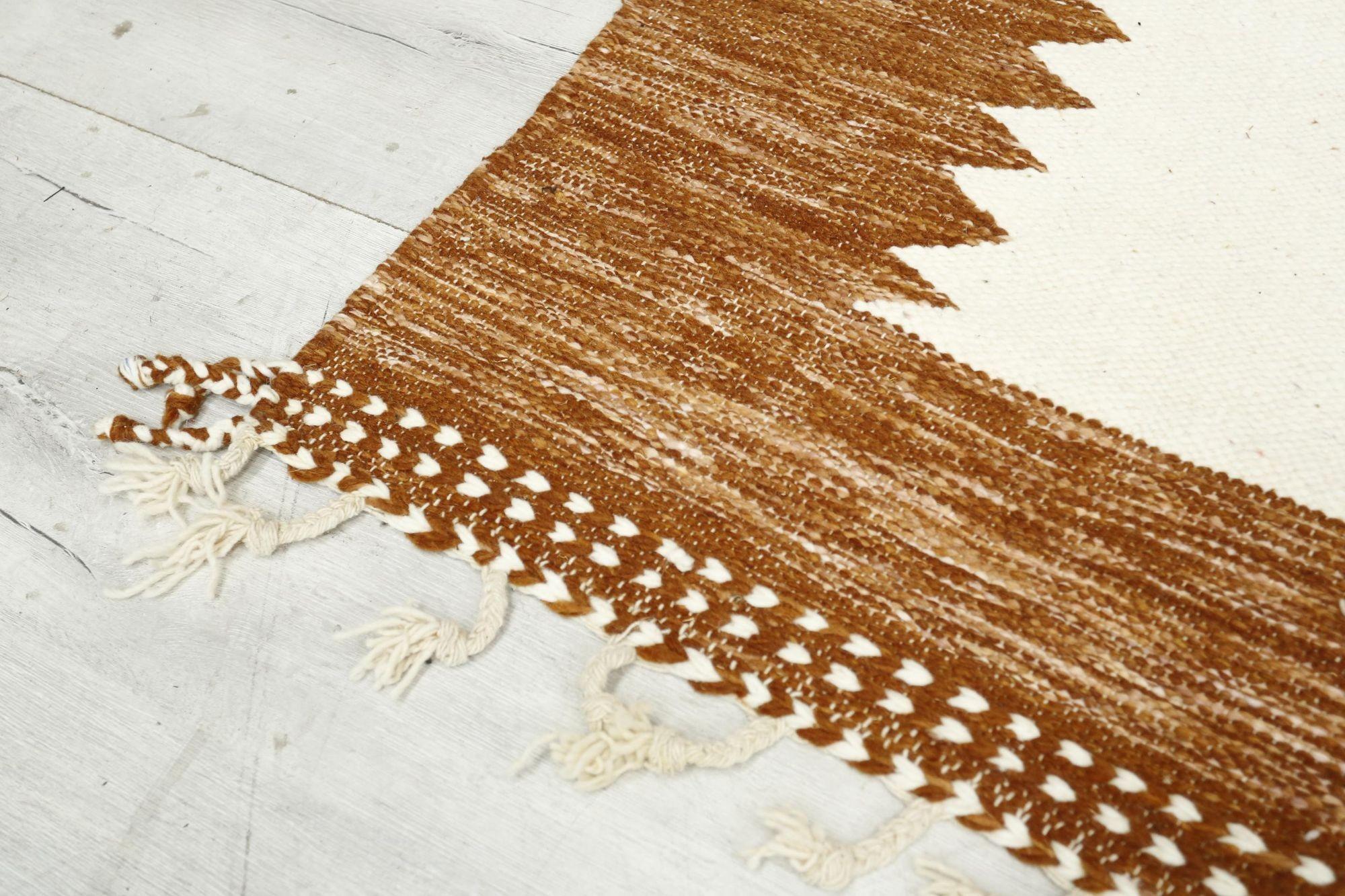 Hand woven Moroccan rug- Rusty square's In Excellent Condition In Malton, GB