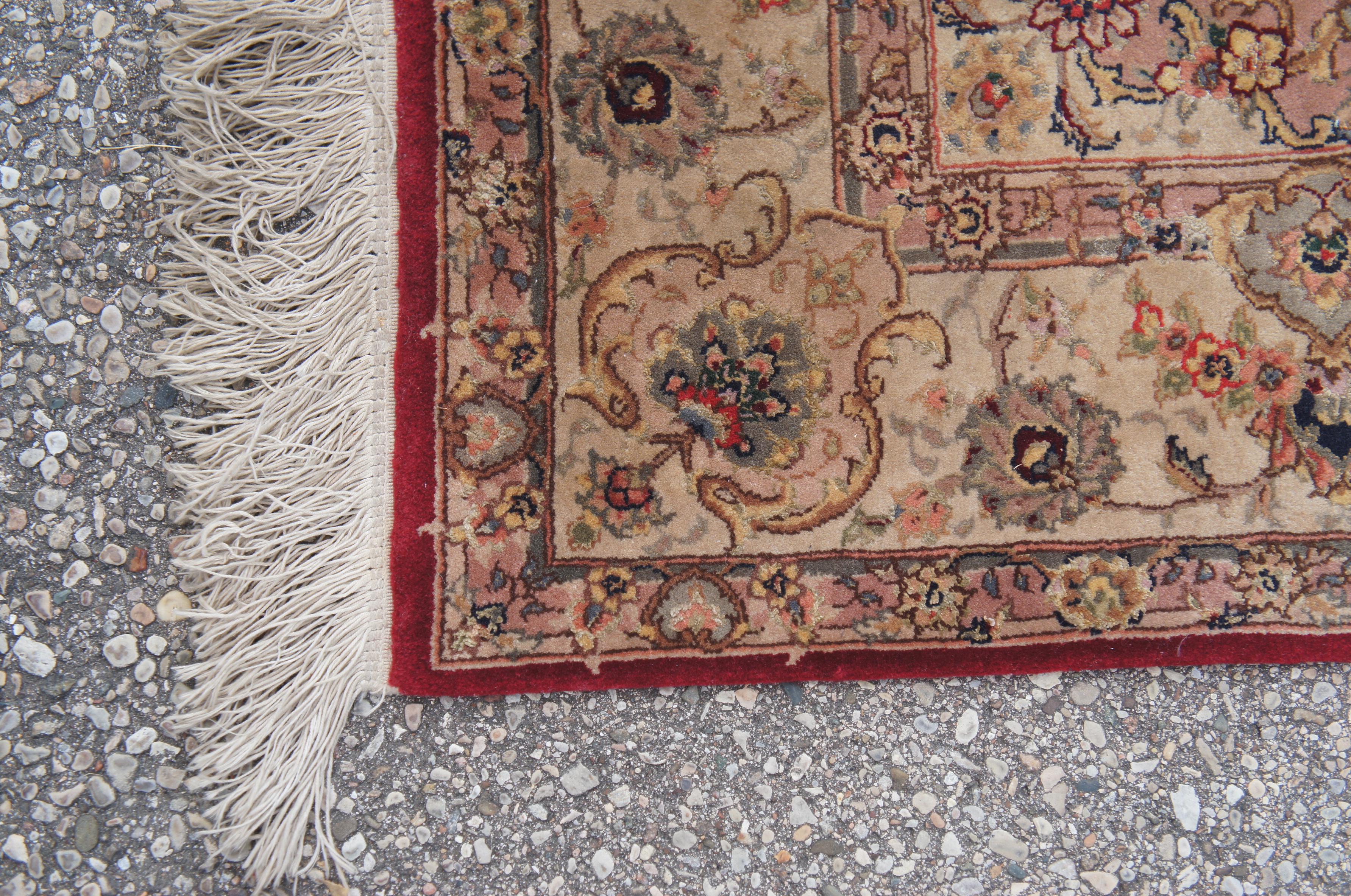 Hand Woven Sino Tabriz Geometric Medallion Red Wool Silk Area Rug Carpet 4 x 6' In Good Condition For Sale In Dayton, OH