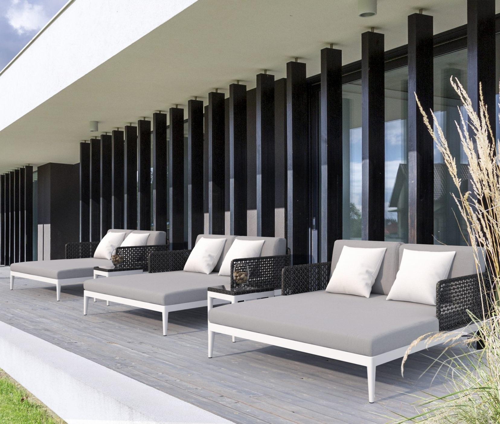 Camas de exterior tejidas a mano con estructura de aluminio blanco recubierto de polvo en Nuevo estado para la venta en NEW YORK, NY