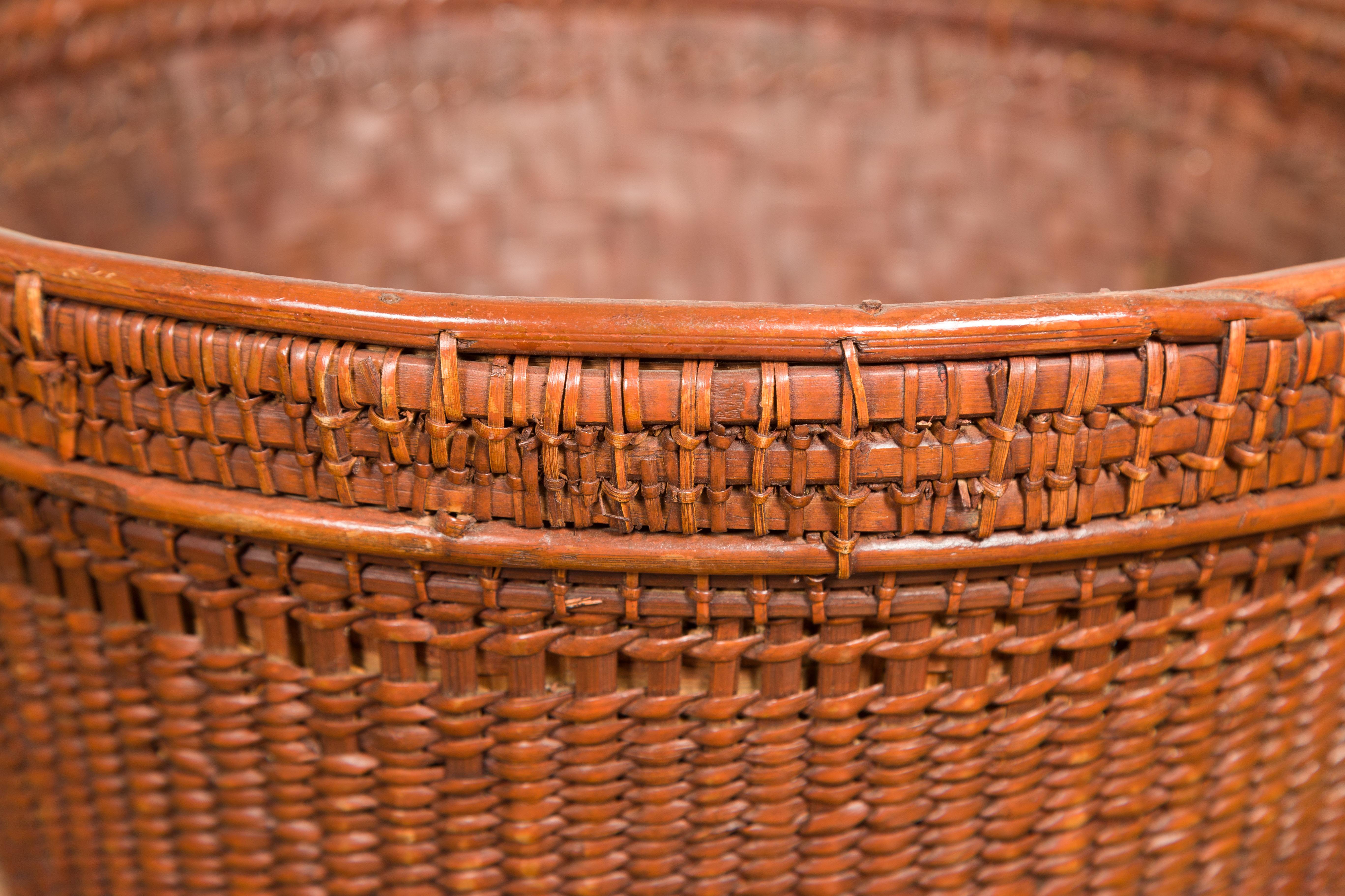 Hand Woven Rattan and Bamboo Thai 19th Century Grain Basket with Tapering Lines For Sale 10