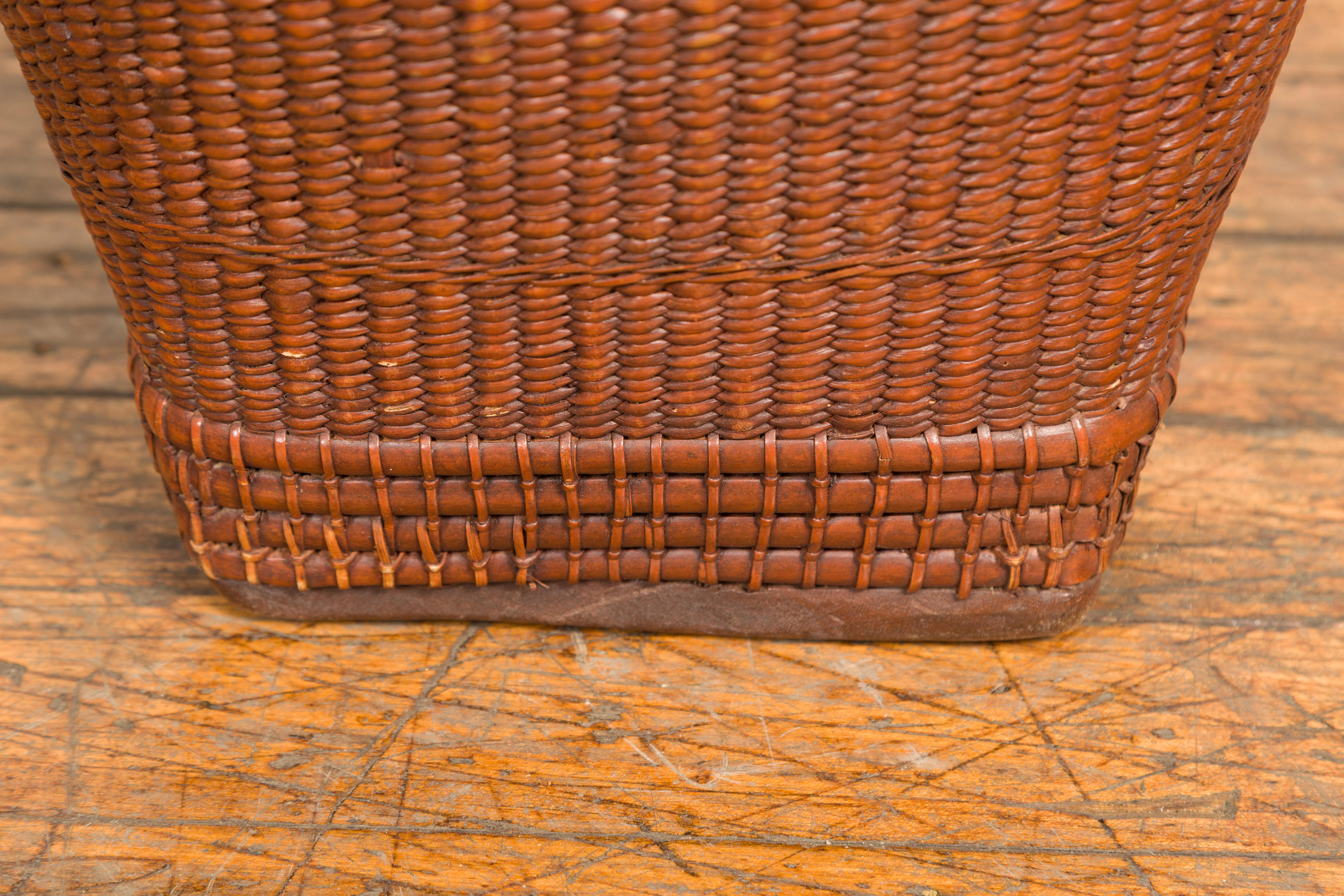 Hand Woven Rattan and Bamboo Thai 19th Century Grain Basket with Tapering Lines For Sale 11