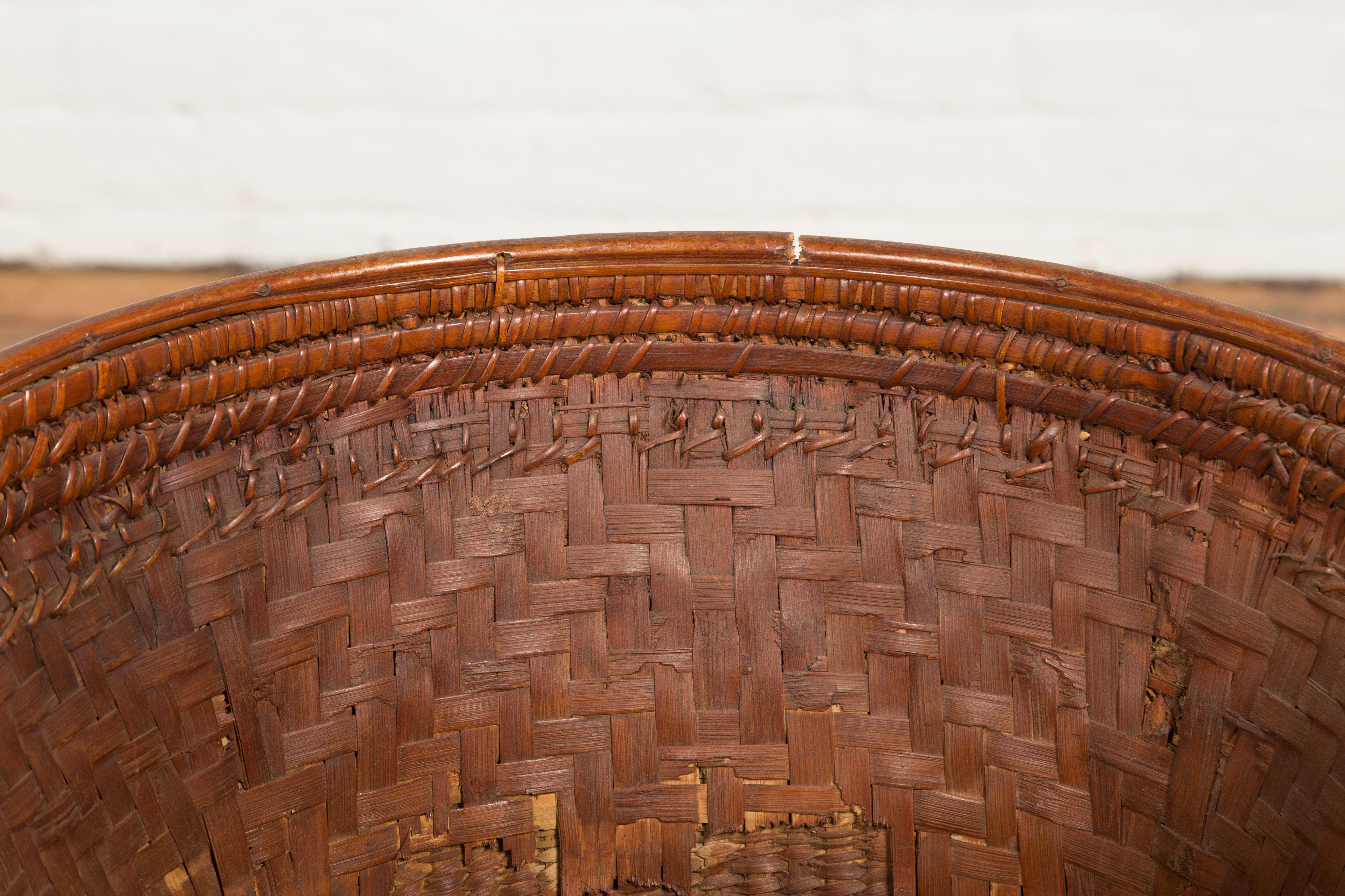 Hand Woven Rattan and Bamboo Thai 19th Century Grain Basket with Tapering Lines For Sale 12