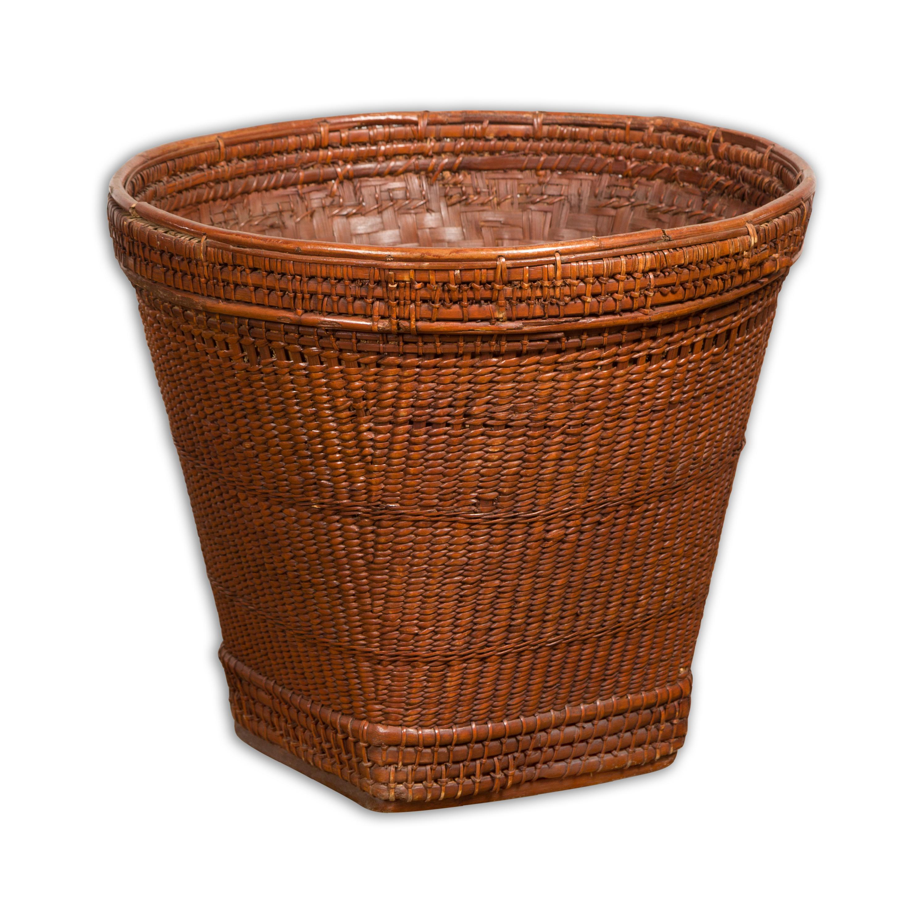 Hand Woven Rattan and Bamboo Thai 19th Century Grain Basket with Tapering Lines For Sale 13