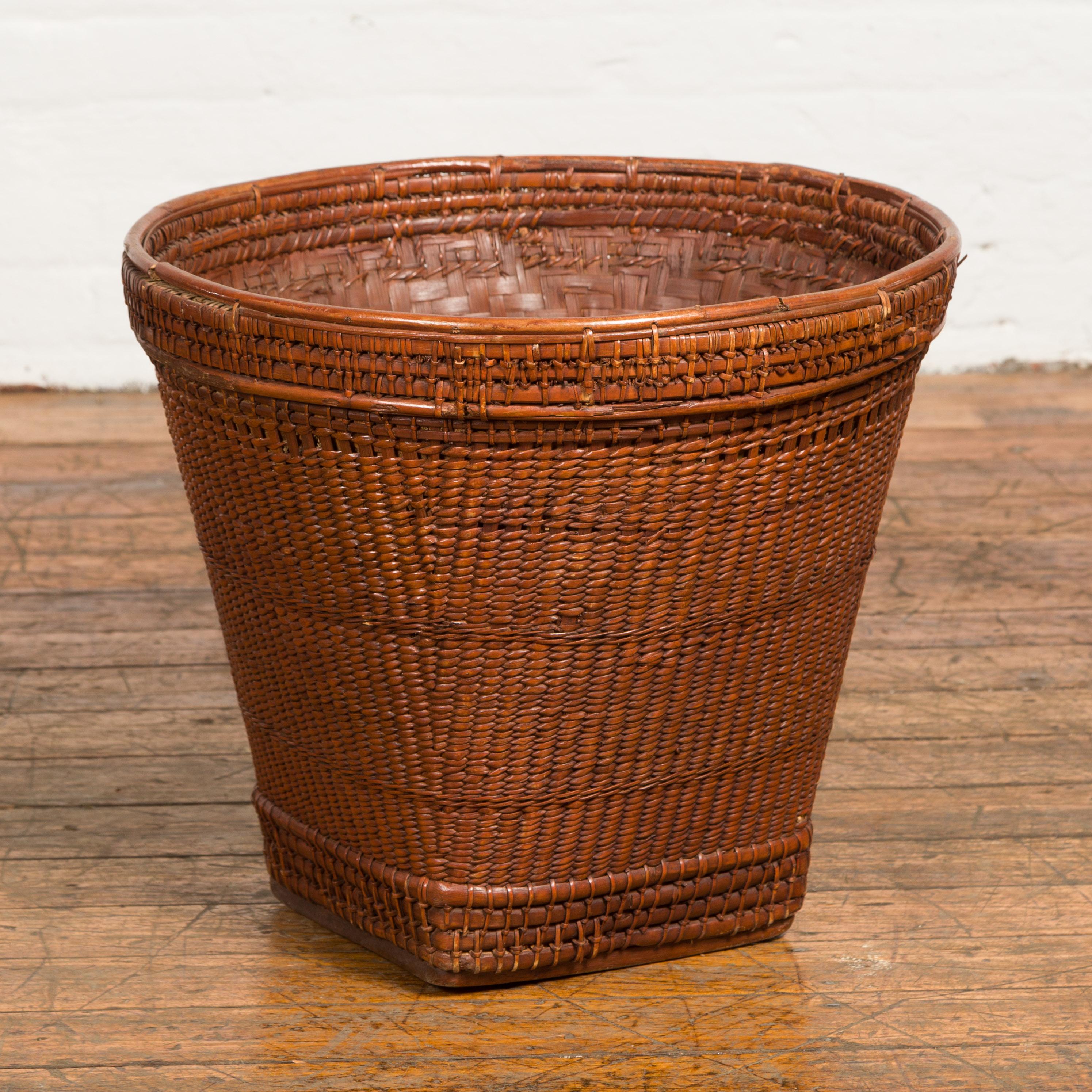 Hand Woven Rattan and Bamboo Thai 19th Century Grain Basket with Tapering Lines In Good Condition For Sale In Yonkers, NY