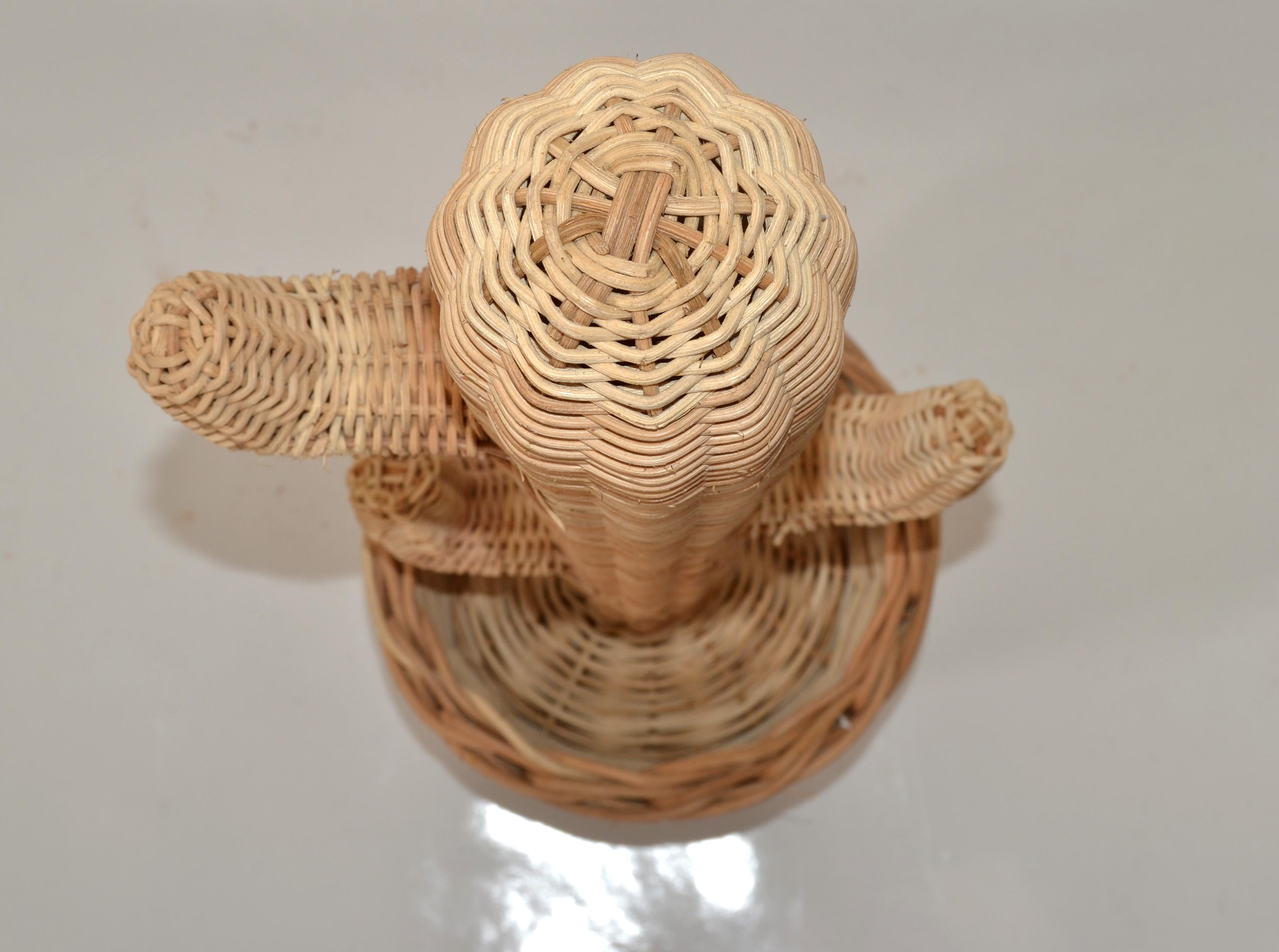 Scultura di cactus in rattan intrecciato a mano 1970 stile bohémien Mario Lopez Torres in vendita 1