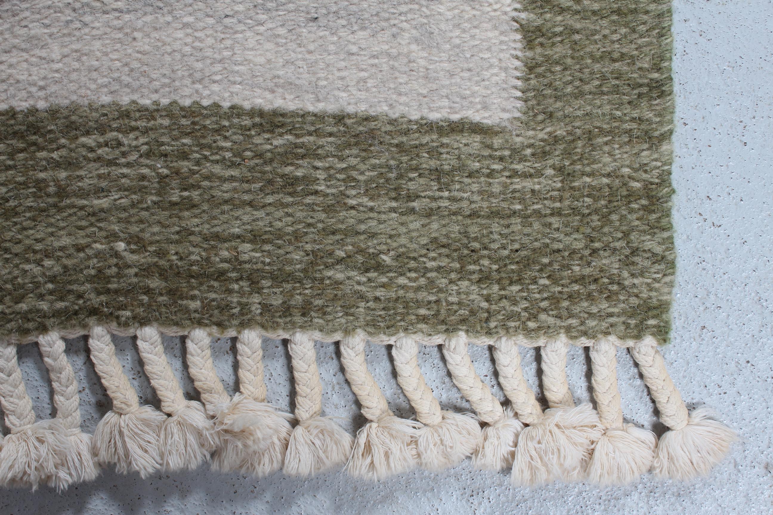 Late 20th Century Hand-woven Röllakan Woolen Rug with Geometric Pattern 1970s Scandinavian For Sale