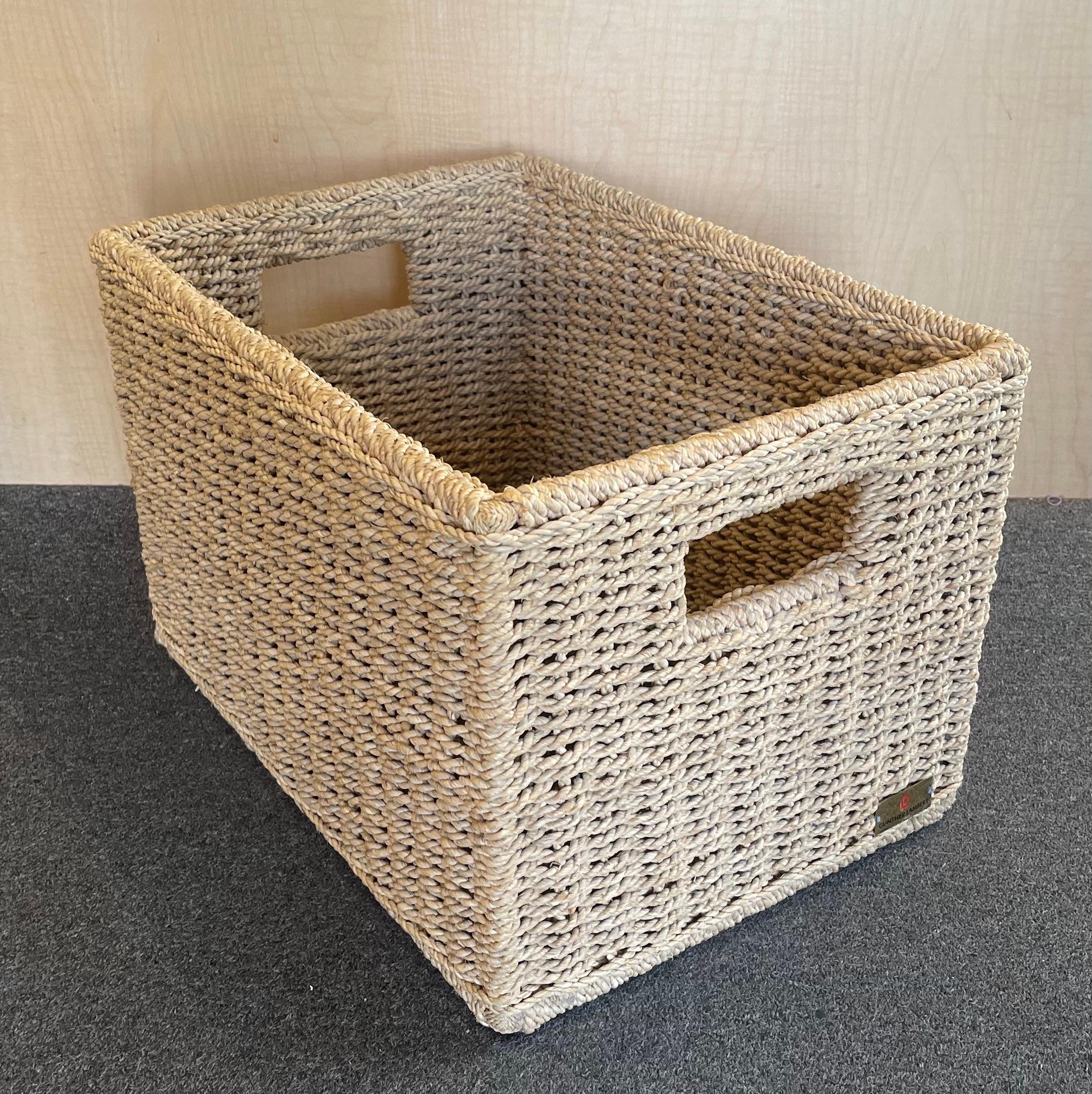 A super nice hand woven rope basket / magazine holder by Gunther Lambert, circa 1980s. The piece is signed on the side, is in very good vintage condition and measures 14.25