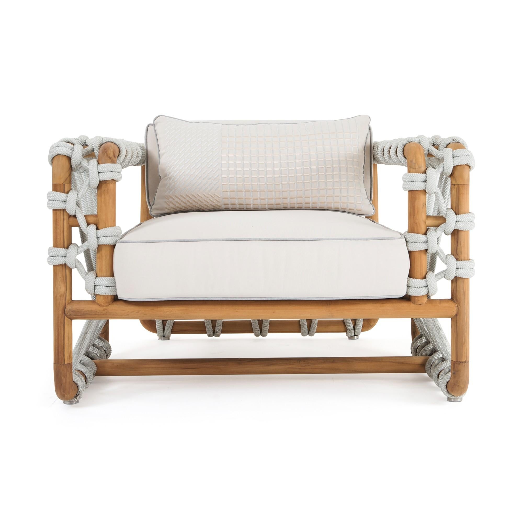 Contemporary Hand-Woven Rope Outdoor Lounge Chair In Solid Teak For Sale