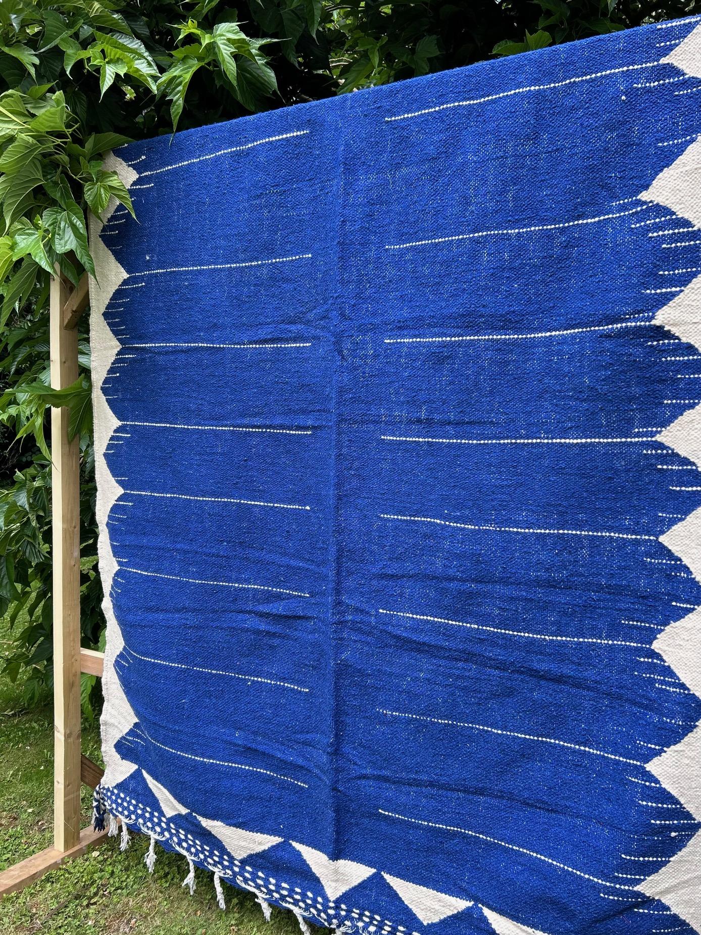 Marocchino Tappeto tessuto a mano, 100% lana, blu. Pezzo unico. in vendita