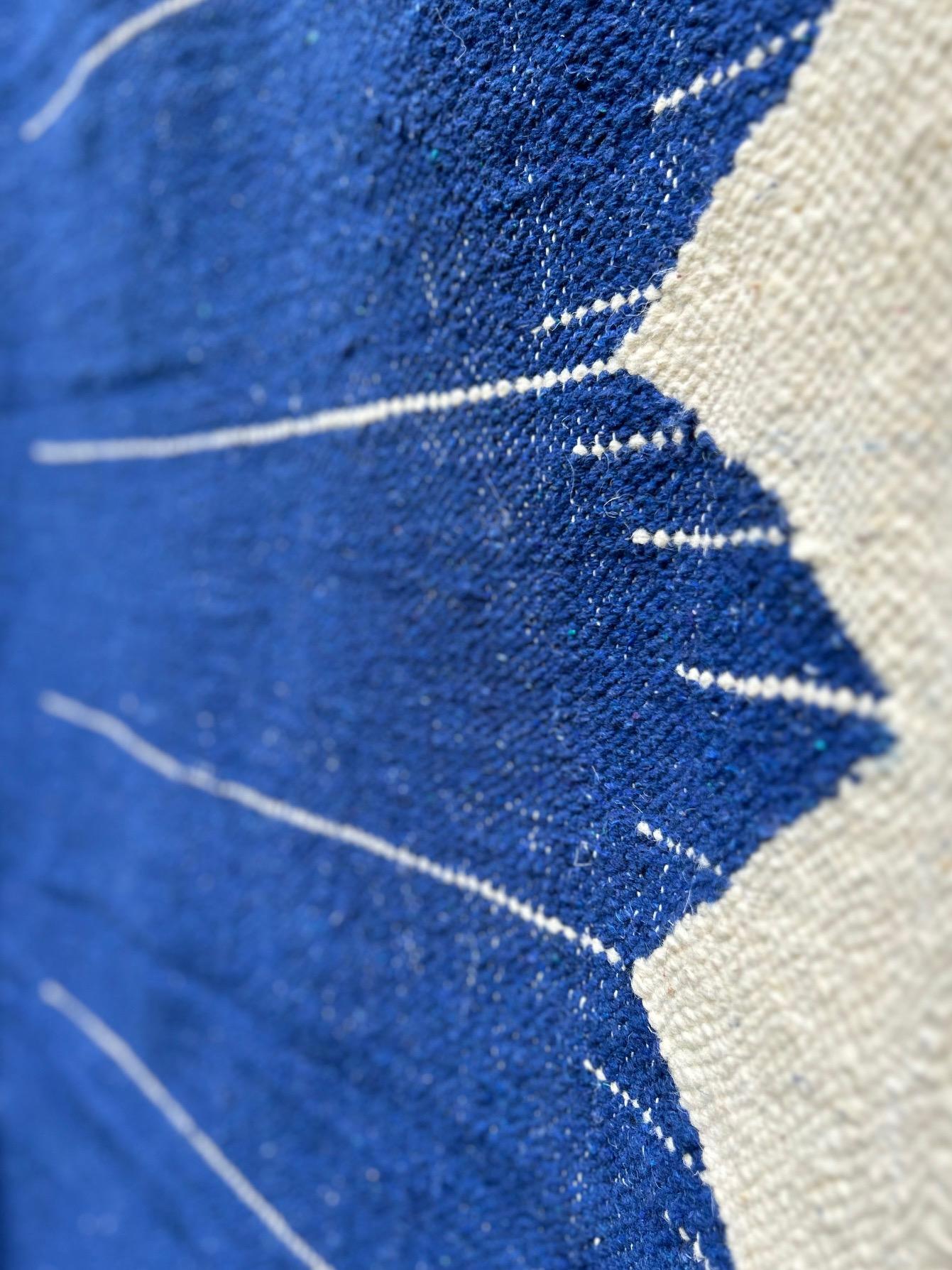 Tappeto tessuto a mano, 100% lana, blu. Pezzo unico. In condizioni Nuovo in vendita a Tourinnes-la-Grosse (Beauvechain), BE