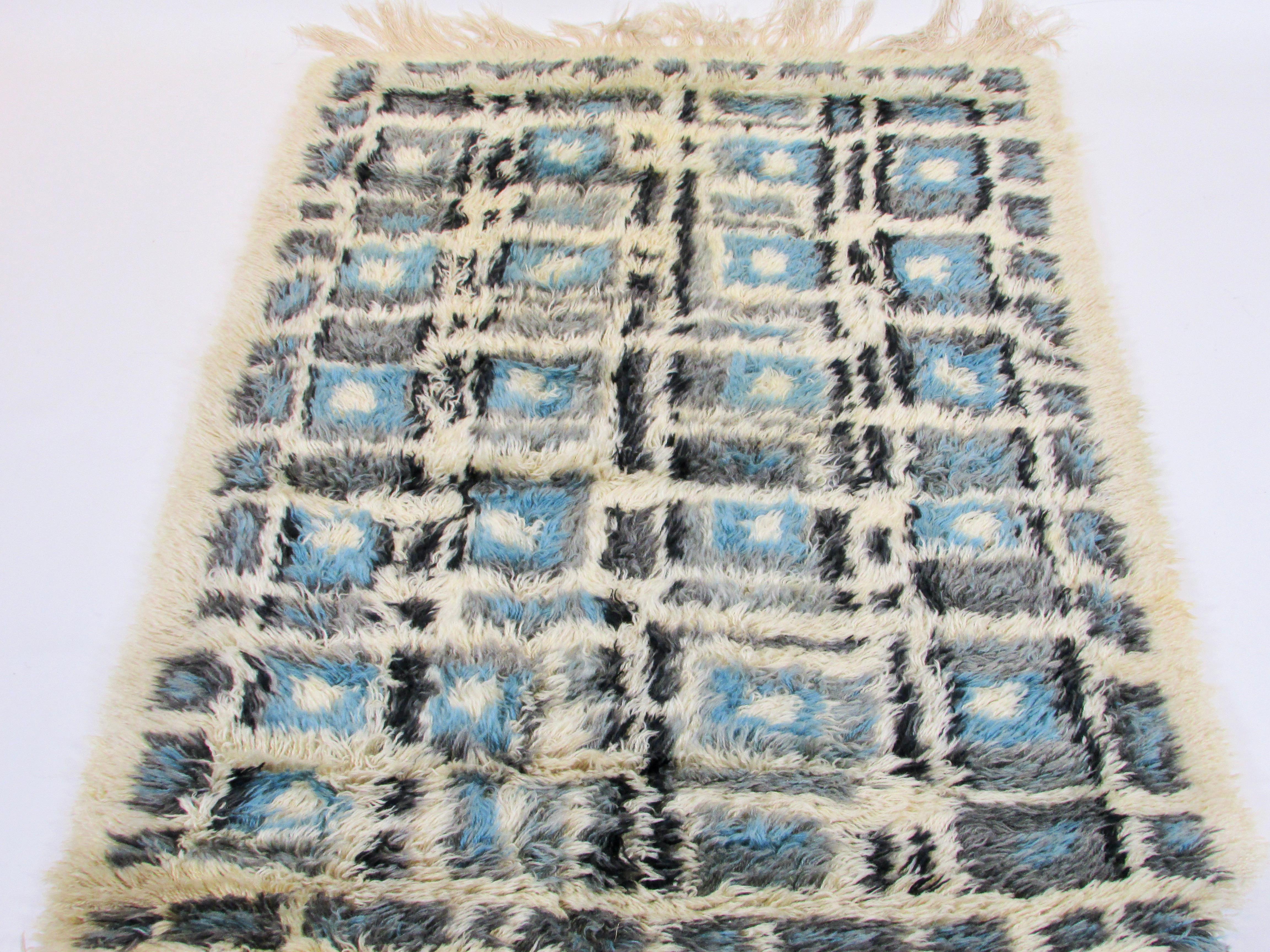 Hand woven Rya accent rug or wall hanging 