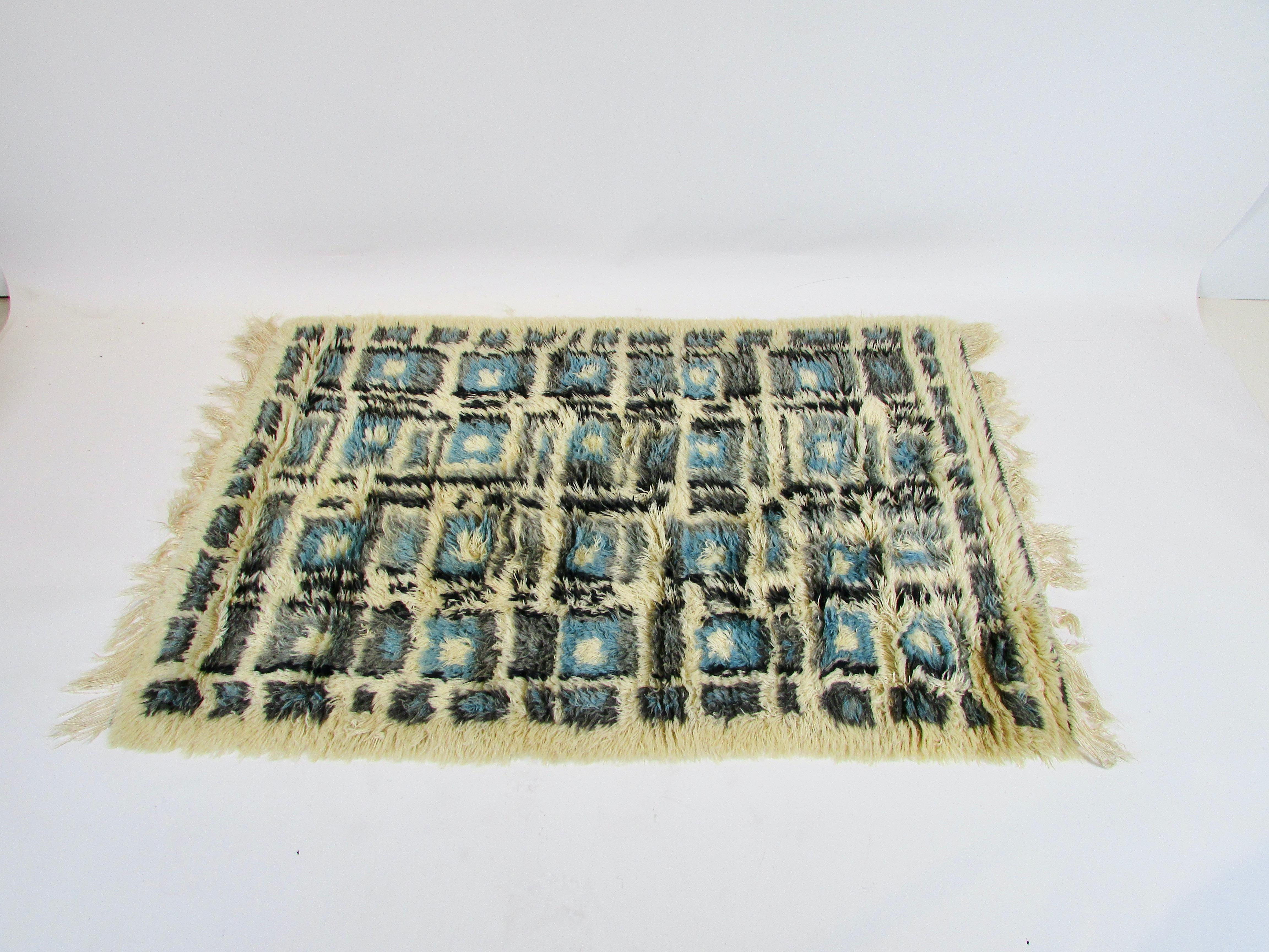 Hand woven Rya accent rug or wall hanging 