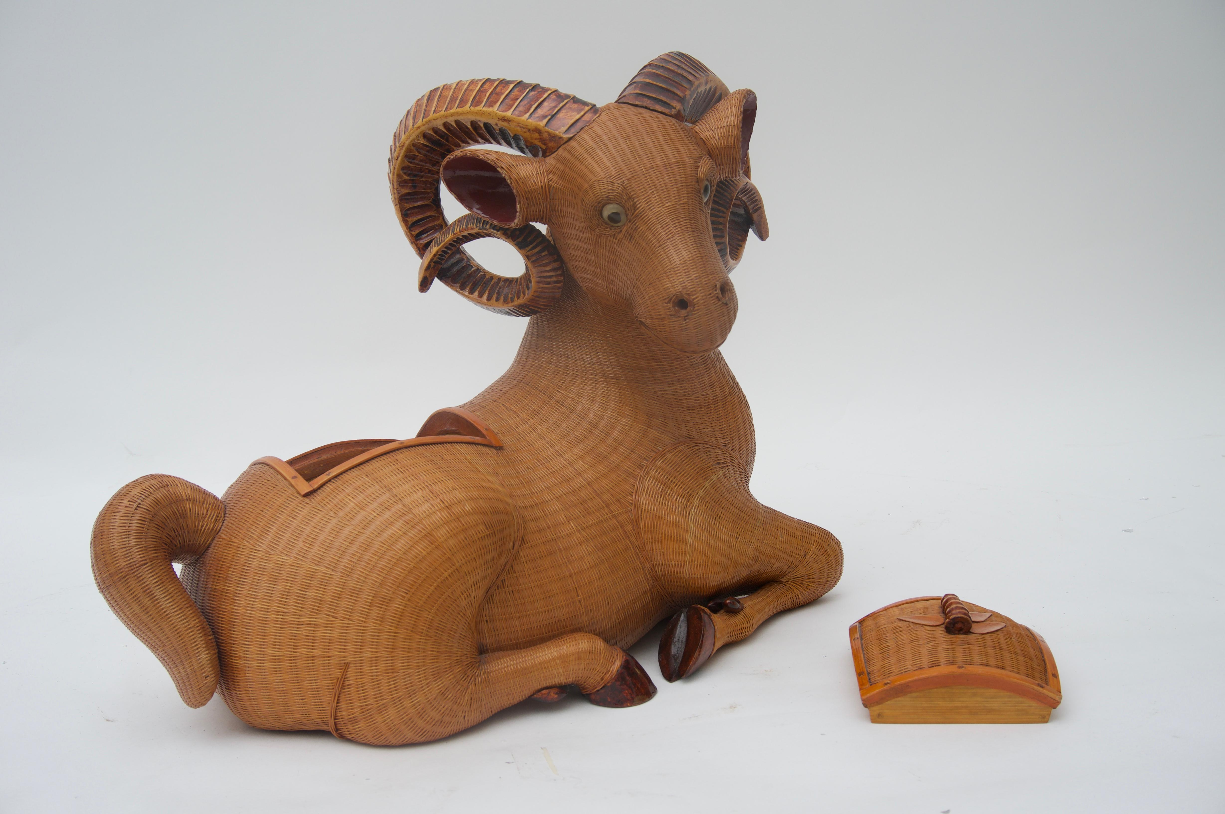 Handwoven Straw Ram Figure In Good Condition For Sale In West Palm Beach, FL