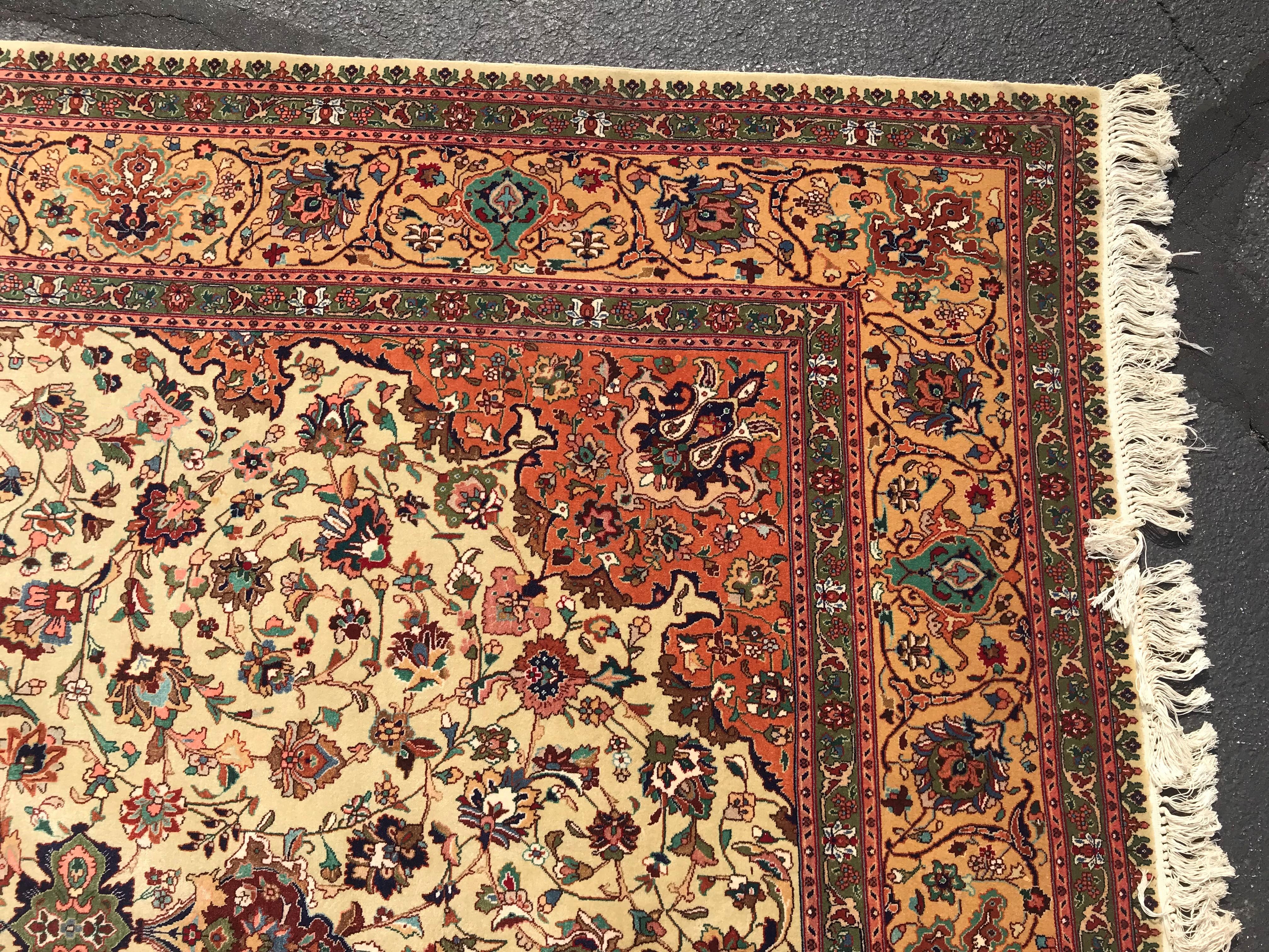 Handwoven Tabriz Persian Wool Rug with Central Medallion, circa 1960 In Good Condition In Milford, NH