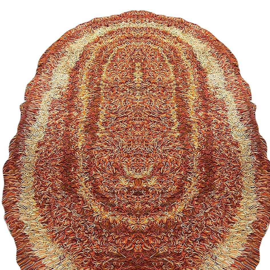 Ovaler postmoderner, orangefarbener und halbweiß gemusterter Shag-Teppich aus Wolle mit abstraktem Ringmuster in verschiedenen Beige-, Braun- und Orangetönen. Er eignet sich hervorragend, um Ihren Raum mit farbigen Textilien zu