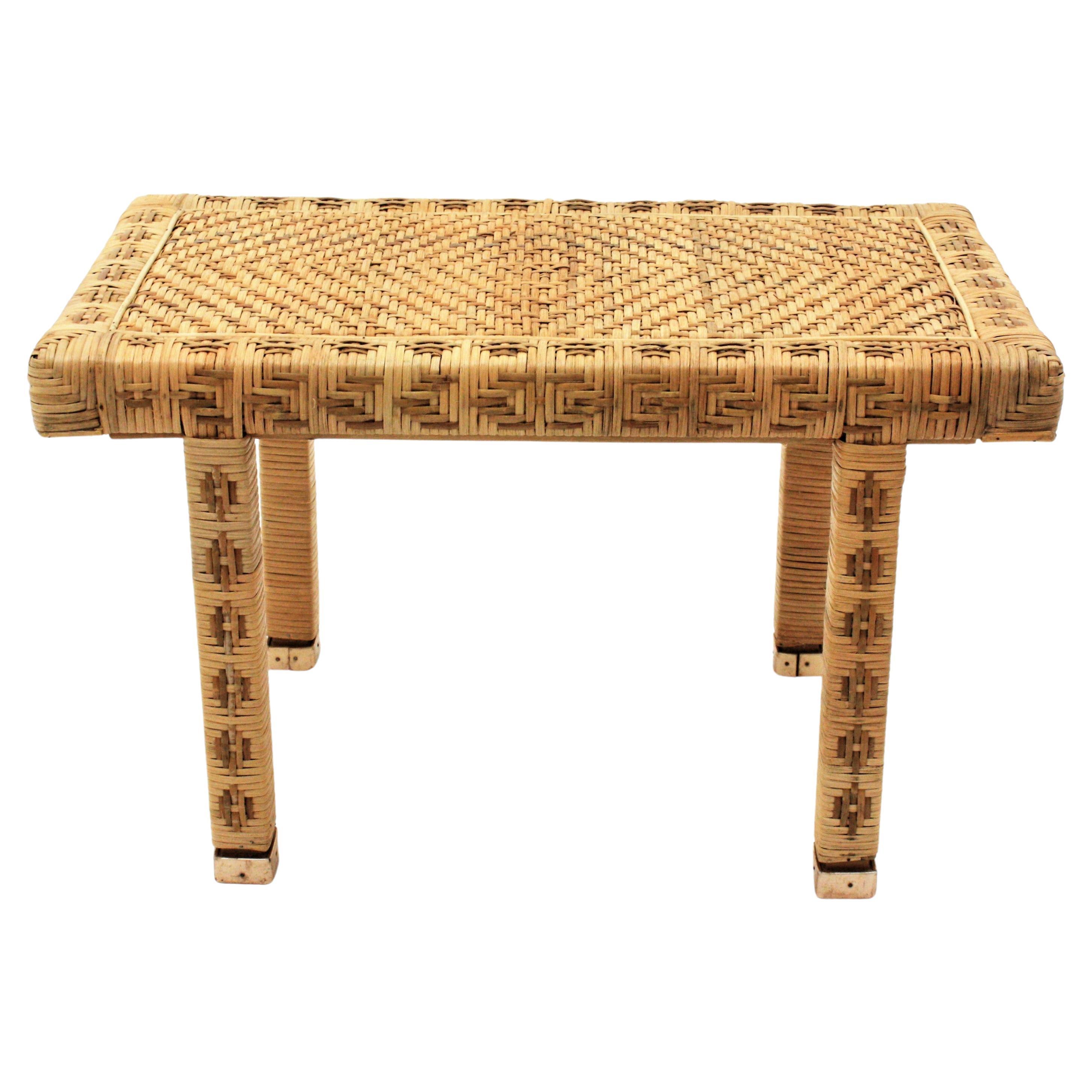 Hand-Braided wicker rectangular stool or side table. Spain, 1930s.
On a wooden structure this rectangular stool was upholstered with an artisan hand-woven wicker work.
Hundreds of wicker or rattan straps are nicely braided creating geometric