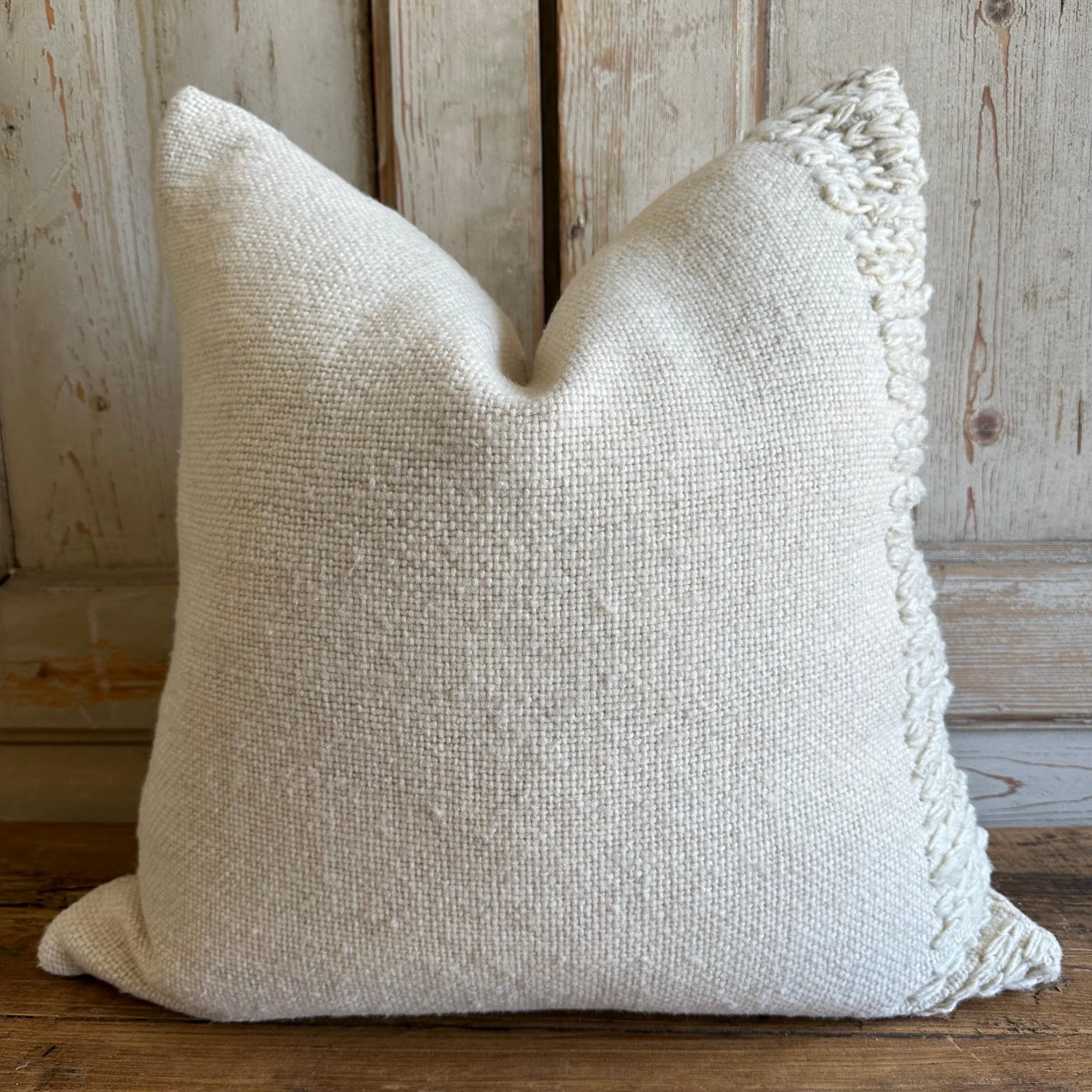  Bienvenue chez bloomhomeinc nous avons plus de 2000 articles en stock, veuillez faire défiler vers le bas et cliquer sur voir les autres articles des vendeurs pour en voir plus !
Gros fils de laine tissés pour créer une belle texture.
Fermeture à