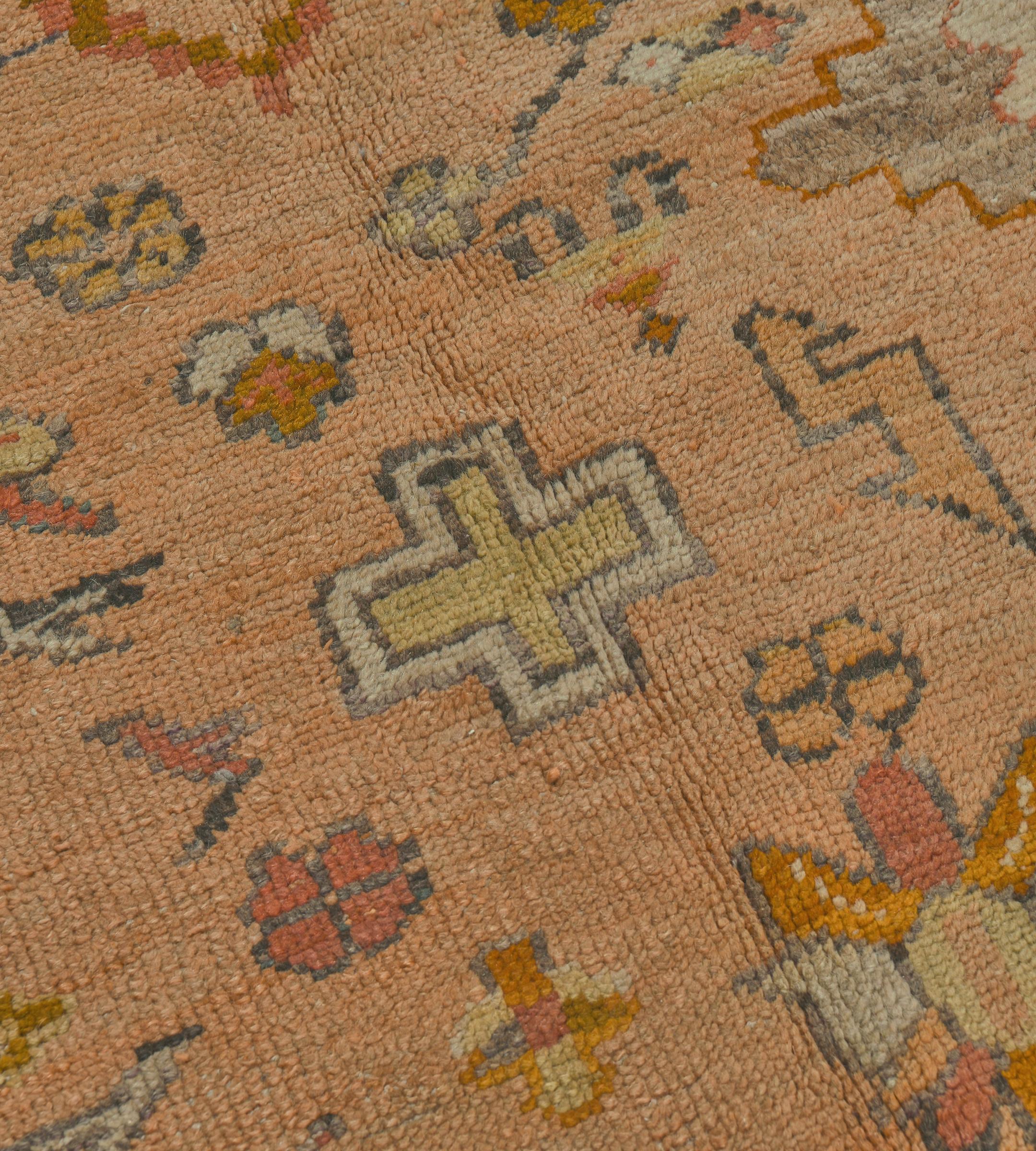 XIX secolo Tappeto Anatolian Oushak tessuto a mano in lana antica CIRCA 1880 con fiori rosa in vendita