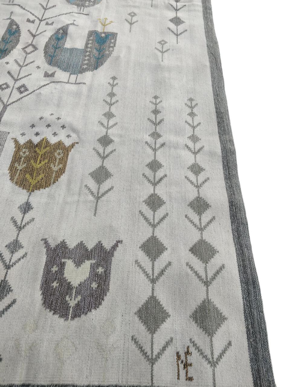 Handgewebter Wollteppich Stilisierte Vögel und Tulpen - Eva Nemeth Monogramm im Angebot 4