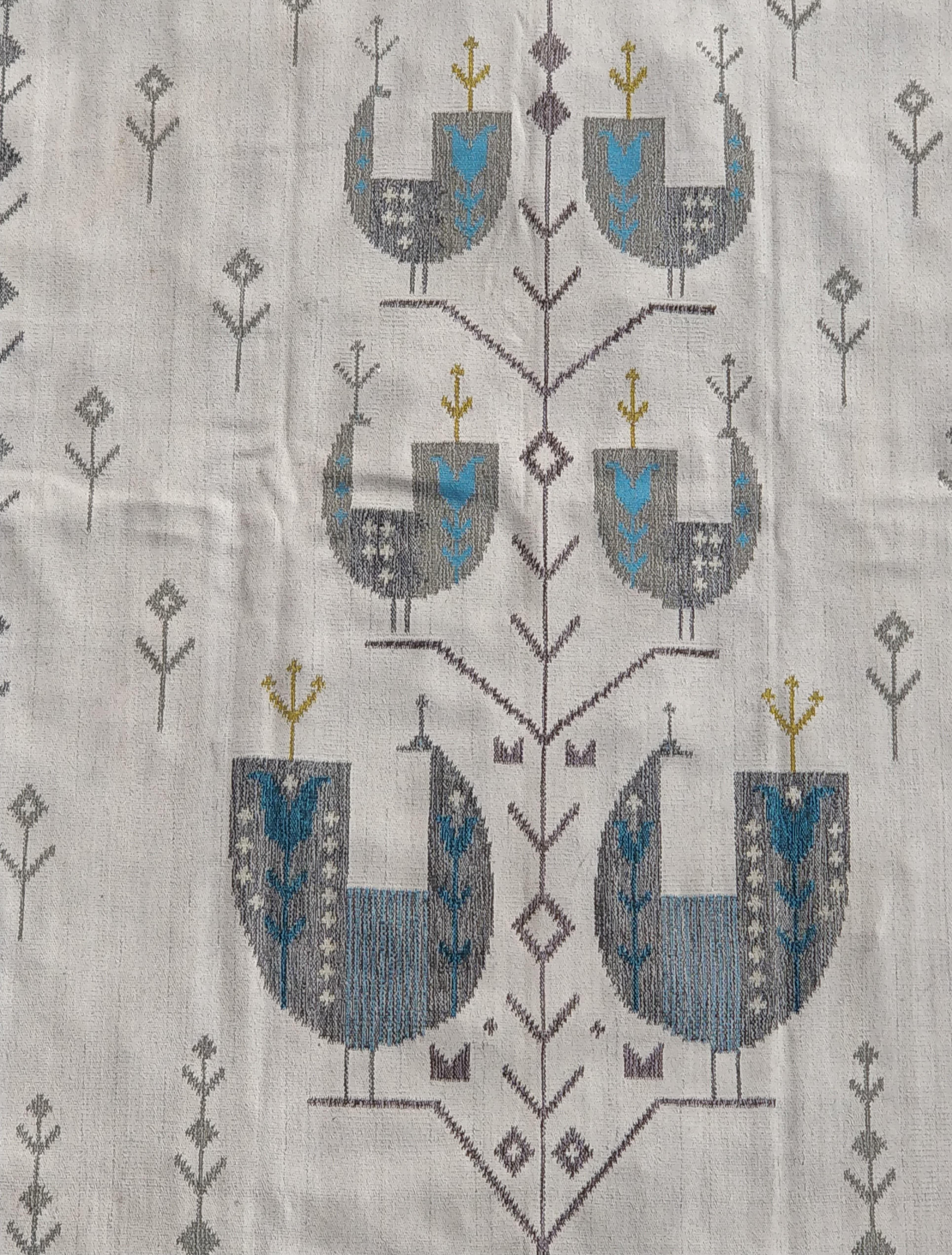 Handgewebter Wollteppich Stilisierte Vögel und Tulpen - Eva Nemeth Monogramm im Zustand „Gut“ im Angebot in Firenze, FI
