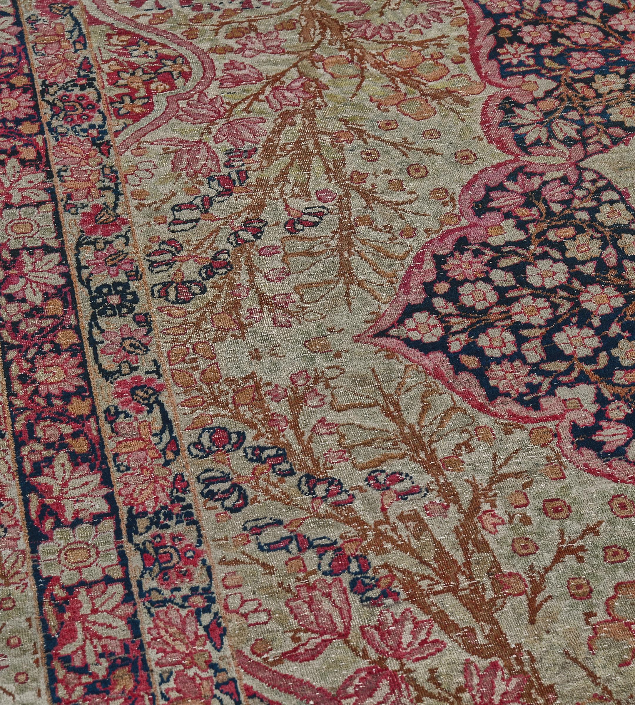 Tessuto a mano Tappeto Kerman tessuto a mano in lana della fine del XIX secolo proveniente dalla Persia sudorientale in vendita
