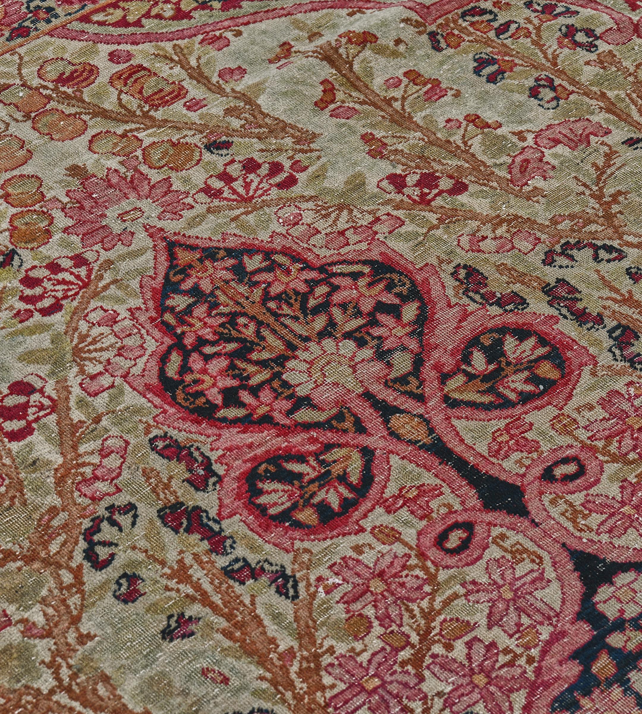 Tappeto Kerman tessuto a mano in lana della fine del XIX secolo proveniente dalla Persia sudorientale In condizioni buone in vendita a West Hollywood, CA