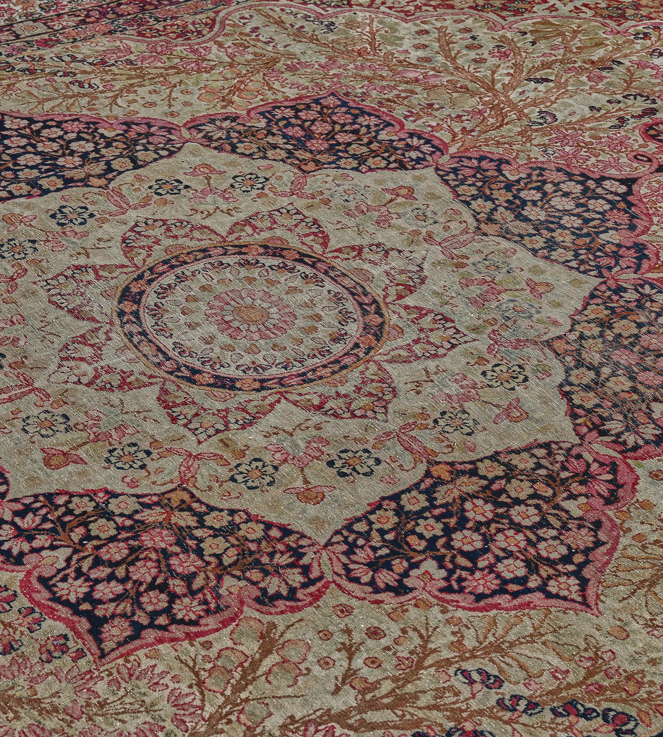 Tappeto Kerman tessuto a mano in lana della fine del XIX secolo proveniente dalla Persia sudorientale in vendita 1