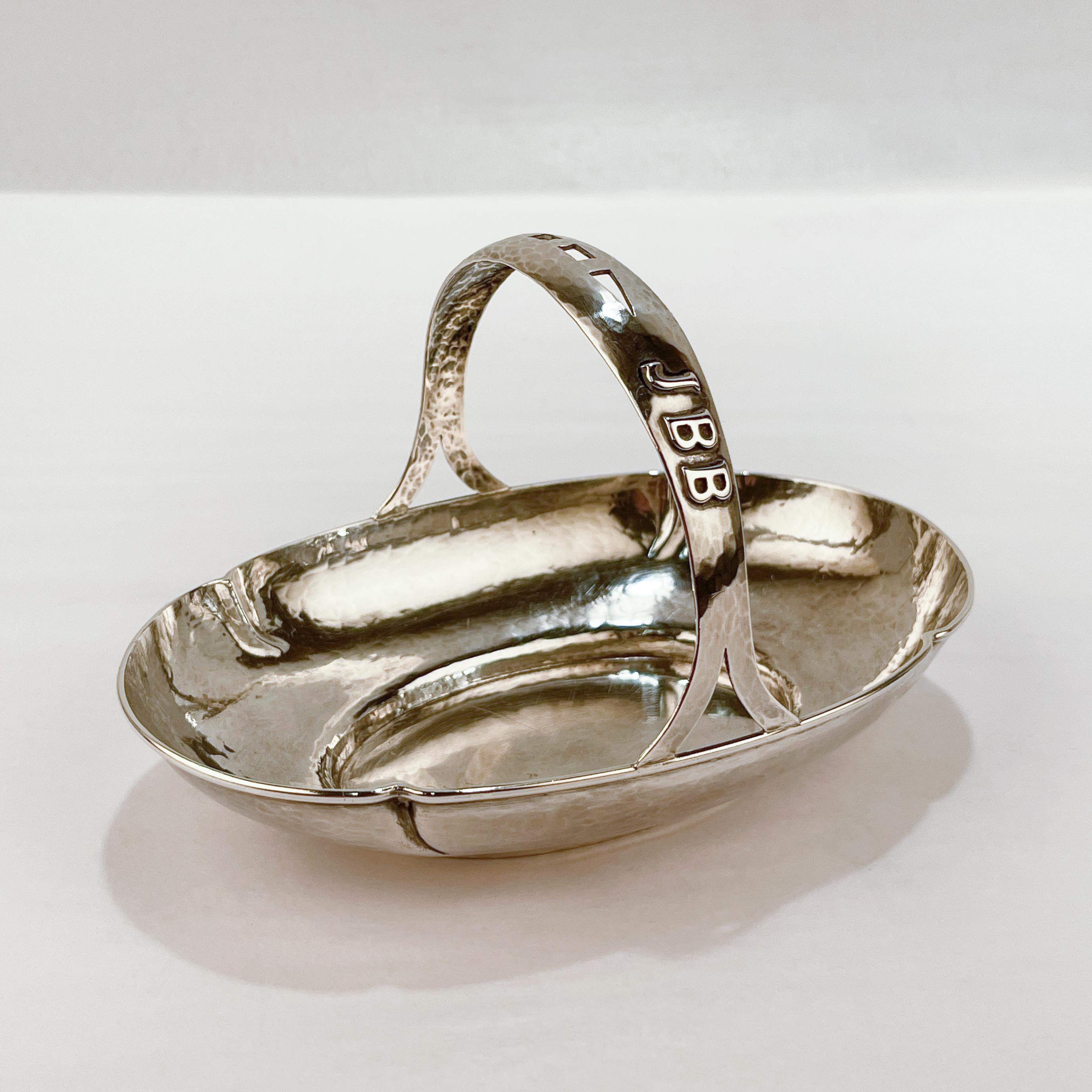 Cesta de plata de ley de Anna Eicher, forjada a mano según el arte y la artesanía americanos en venta 5