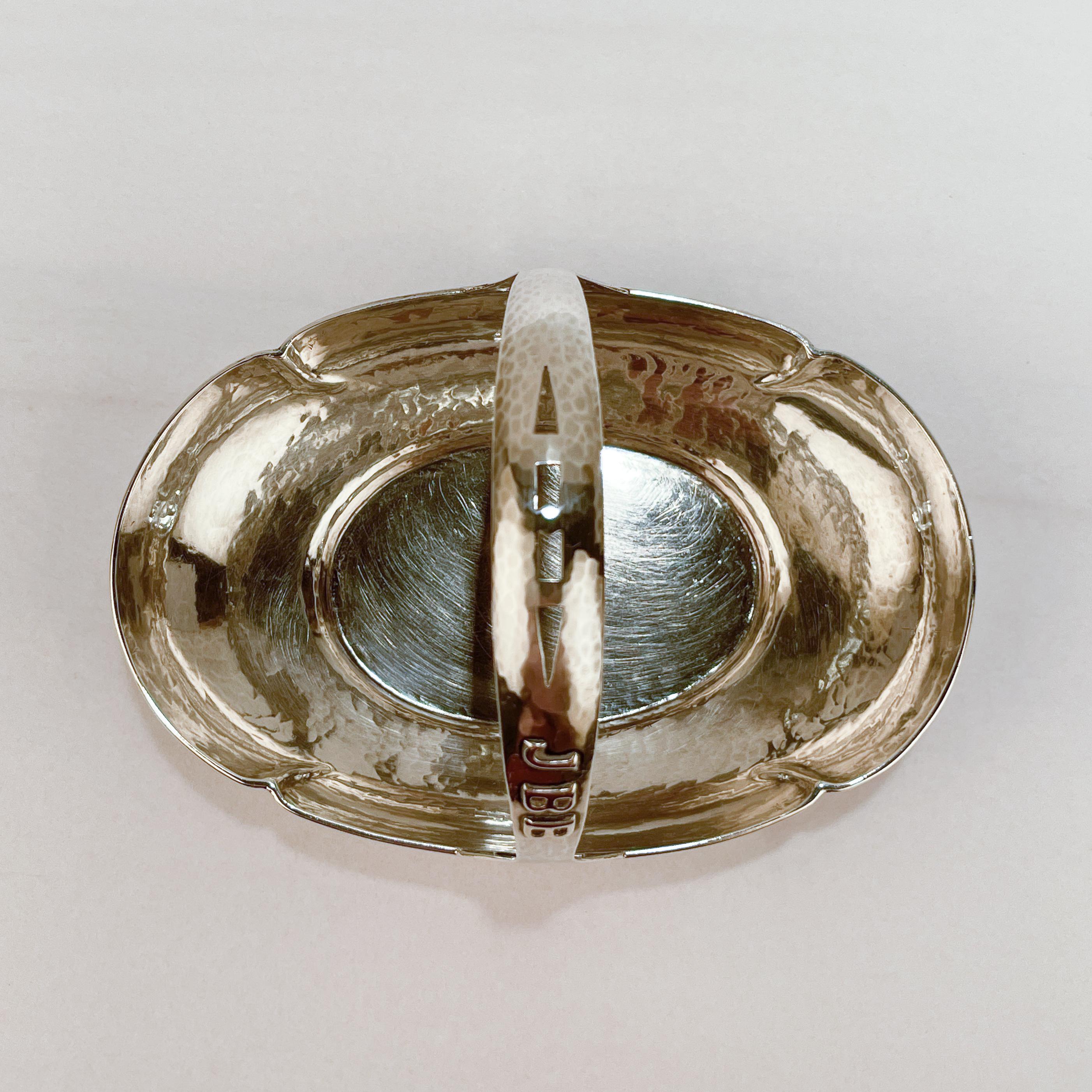 Cesta de plata de ley de Anna Eicher, forjada a mano según el arte y la artesanía americanos en venta 8
