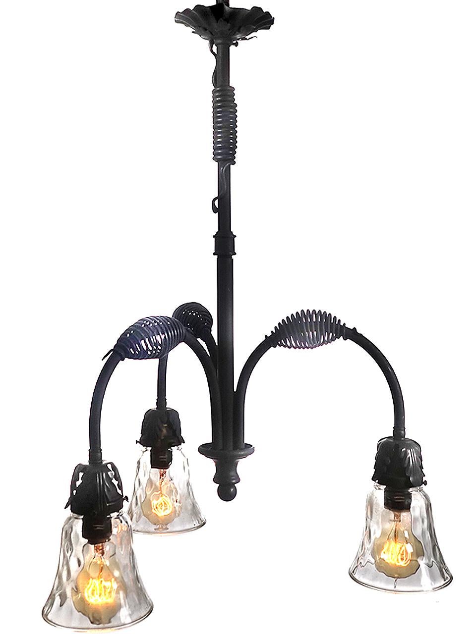 Americano Lampadario in ferro battuto in vendita