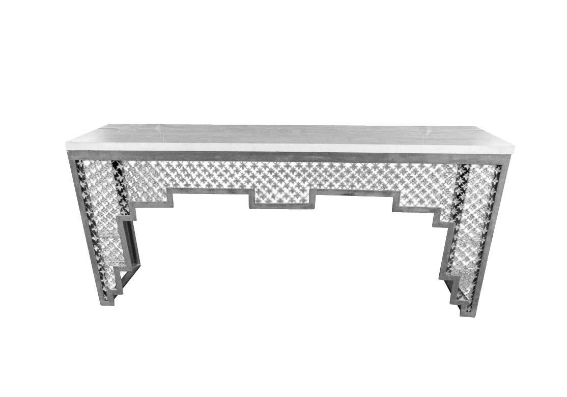 Mid-Century Modern Table console en fer forgé à la main avec plateau en travertin poli en vente