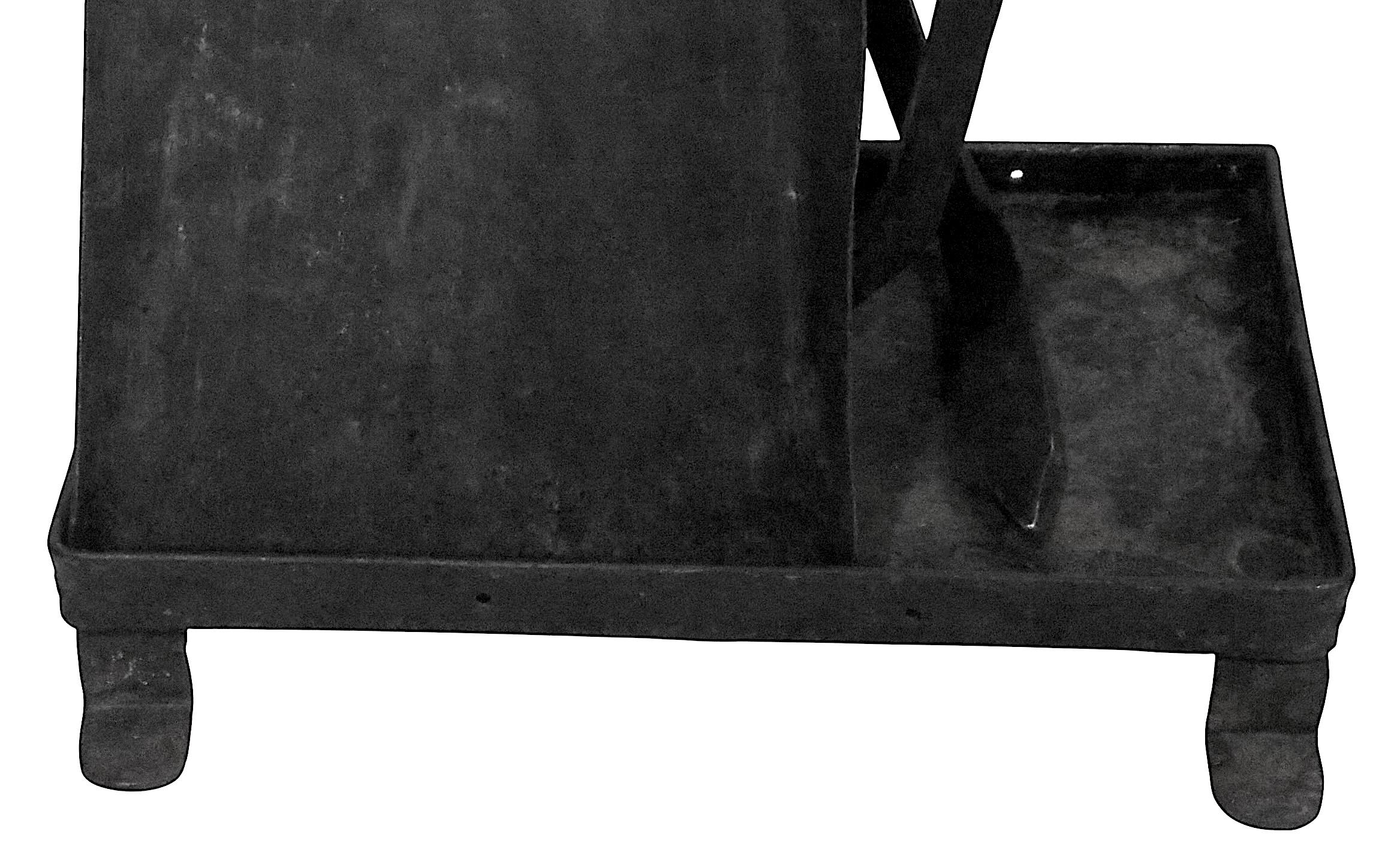 Set di utensili per caminetto in ferro battuto a mano con manici a testa di uccello del 1900/1920 ca. in vendita 2