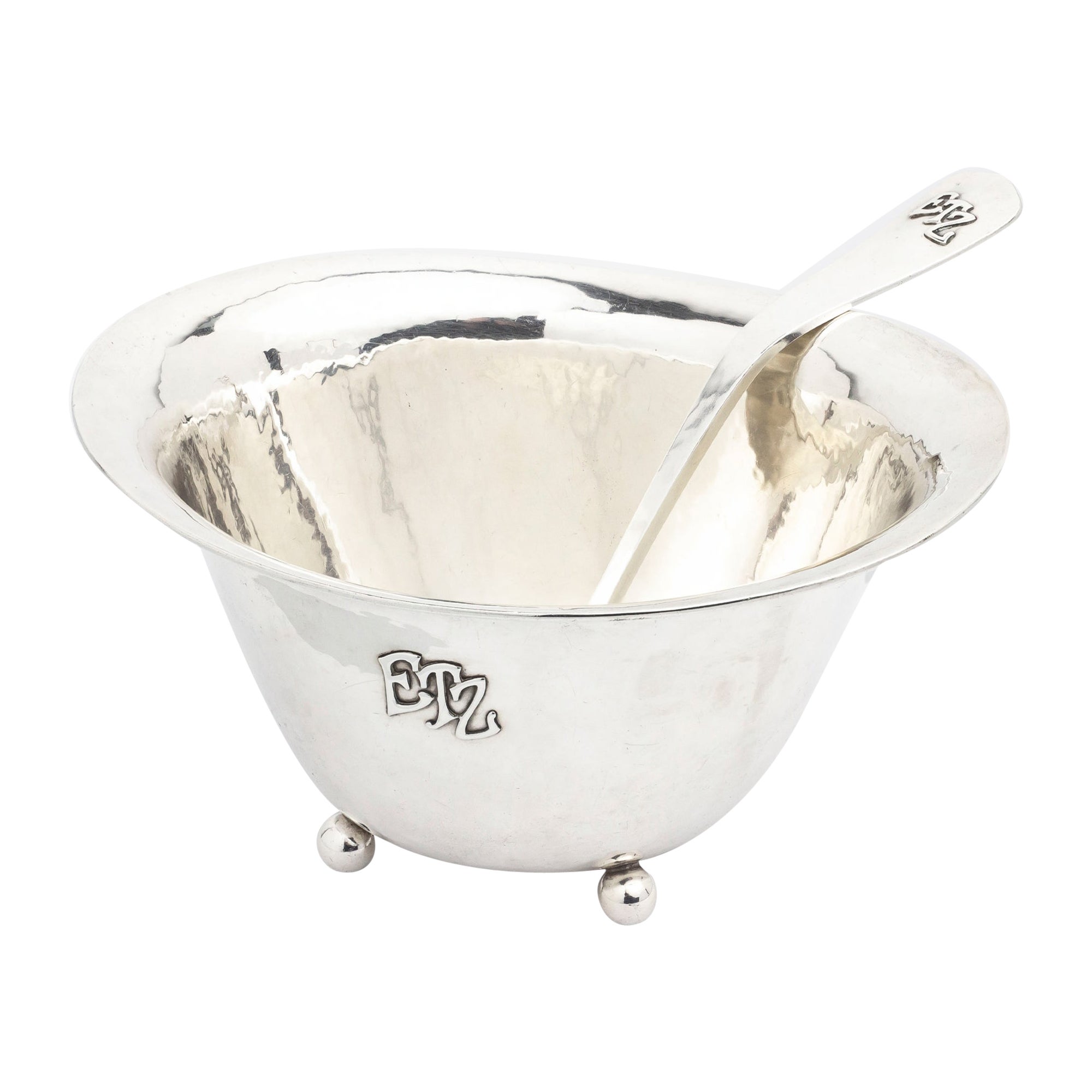Cuenco de plata de ley forjado a mano con cuchara para servir de Lebolt & Co. en venta