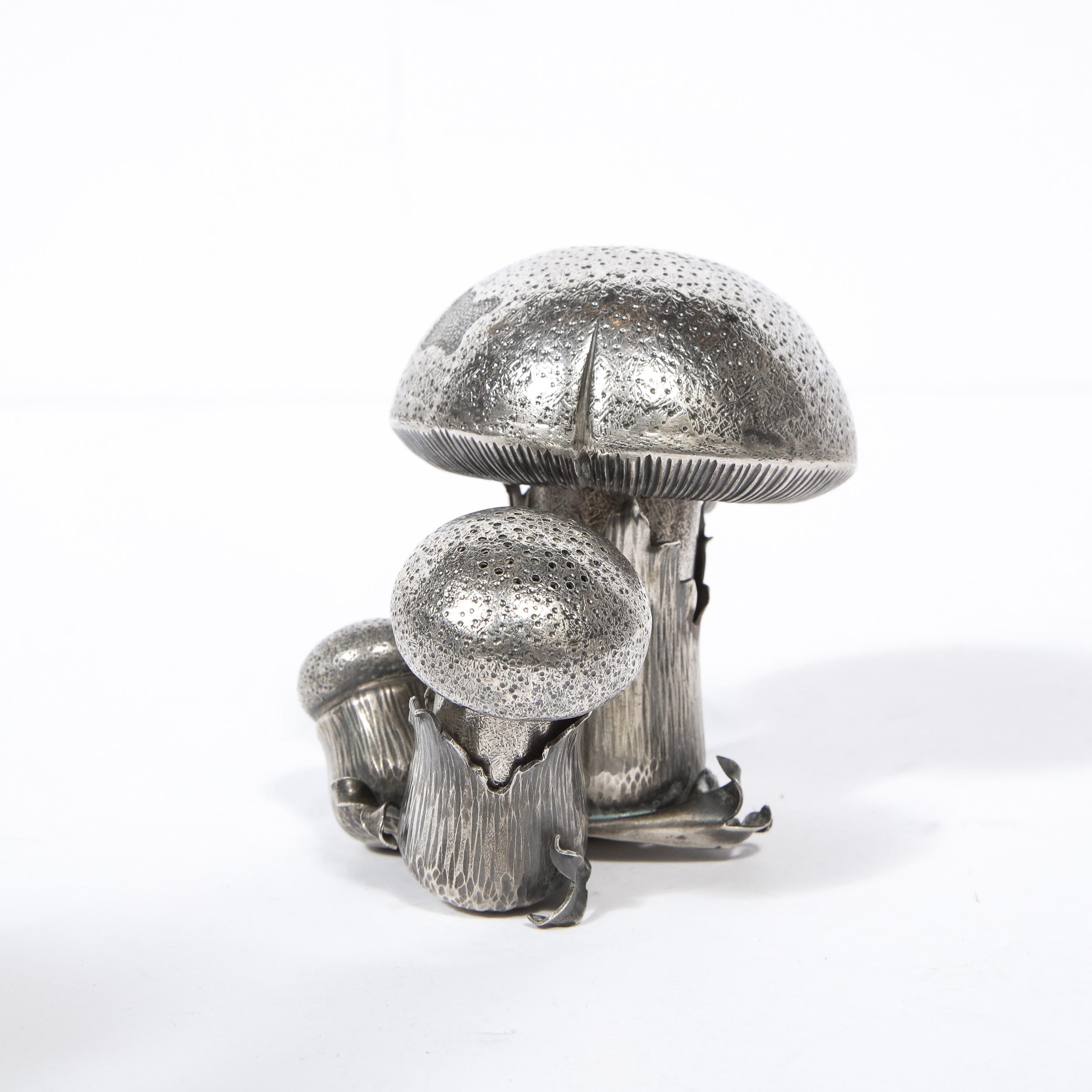 Moderne Salière et poivrière à champignons en argent sterling forgé à la main signée par Buccellati en vente