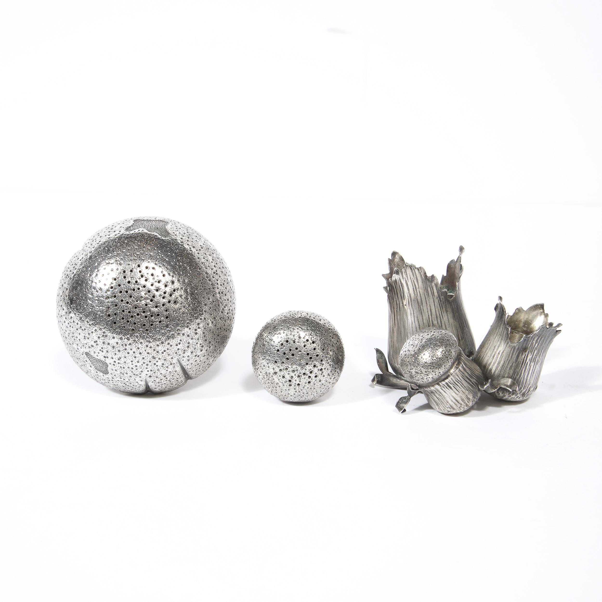 Hand-Wrought Sterling Silver Mushroom Salt & Pepper Shaker Signed by Buccellati In Excellent Condition For Sale In New York, NY