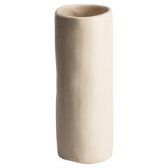Vase à fleurs neutres en céramique beige de forme organique faite à la main