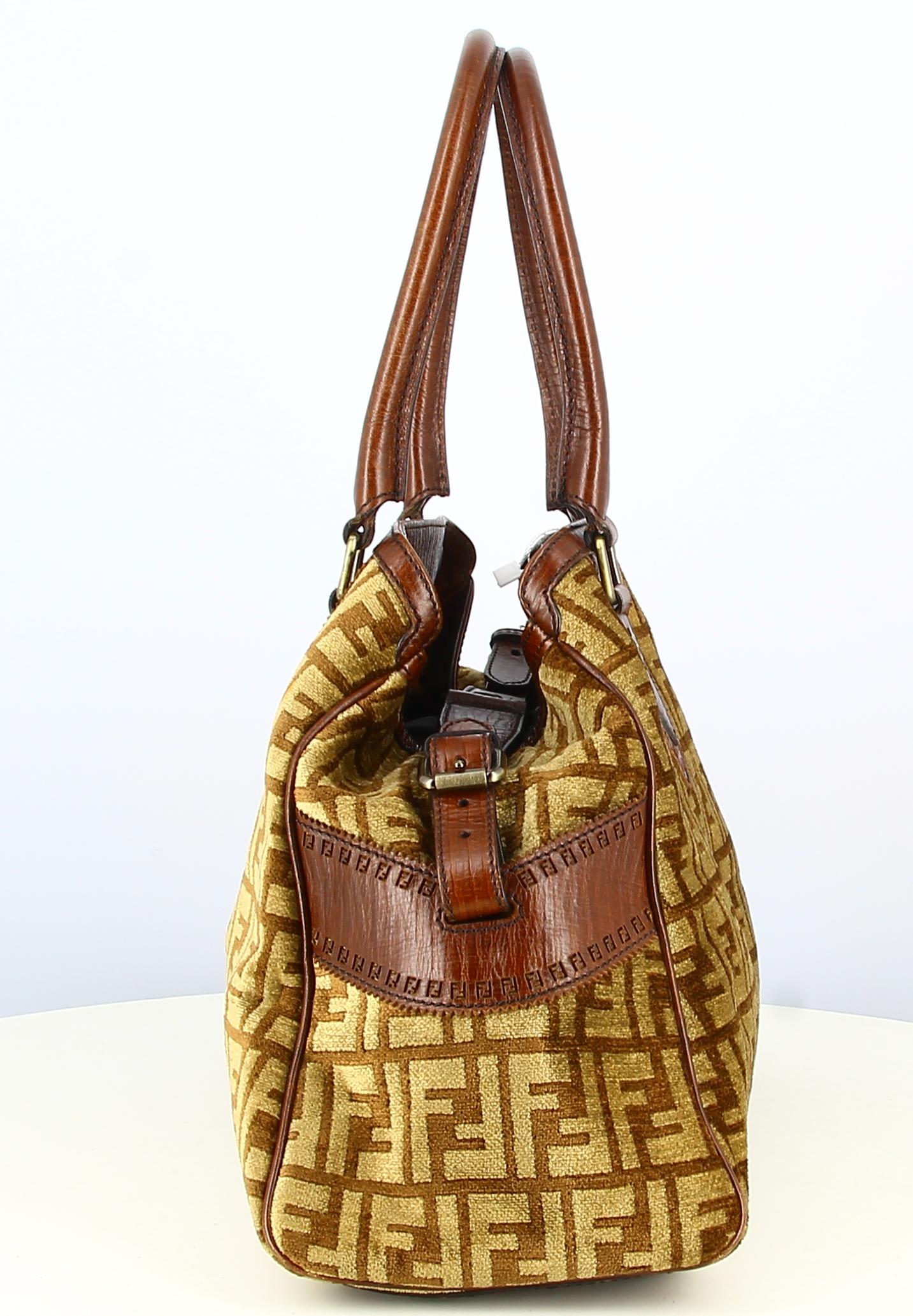 Handbag Fendi  Velour Cotelé Monogram F Overturned In Good Condition For Sale In PARIS, FR