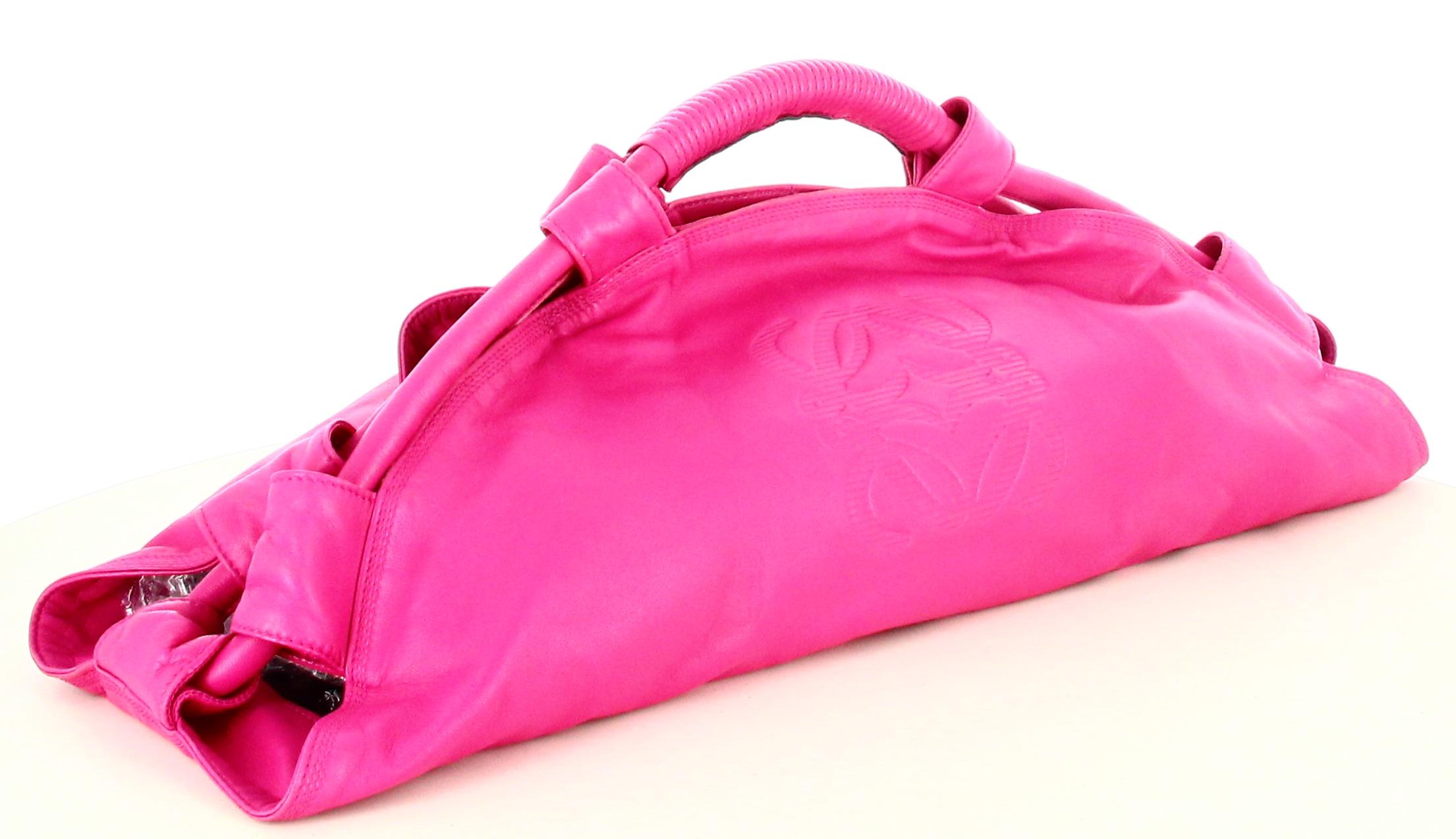 Handbag Loewe Pink Leather Nappa Aire In Good Condition For Sale In PARIS, FR