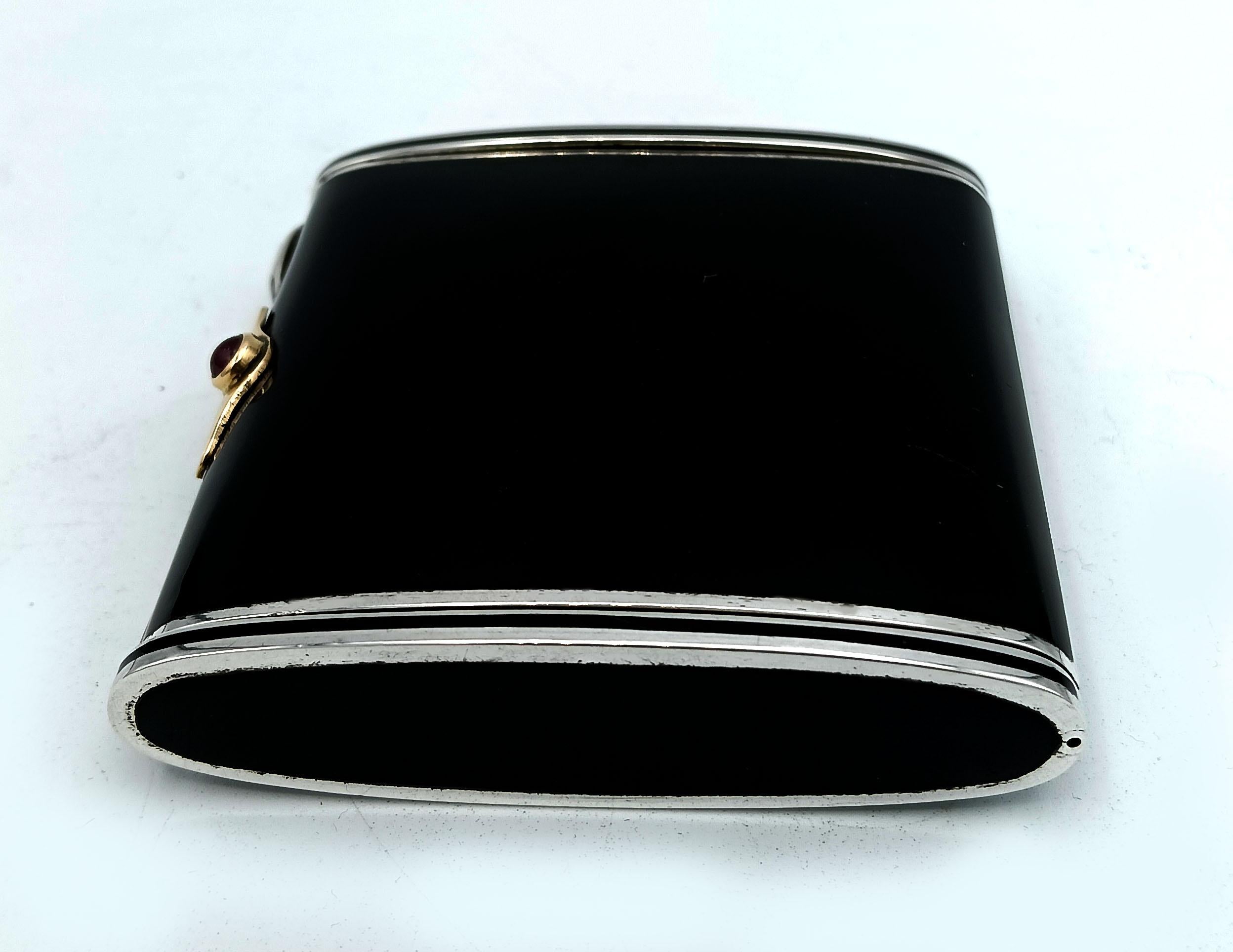 Intagliato a mano borsetta portacipria ienamel argento sterling oro e rubino cabochon Salimbeni in vendita