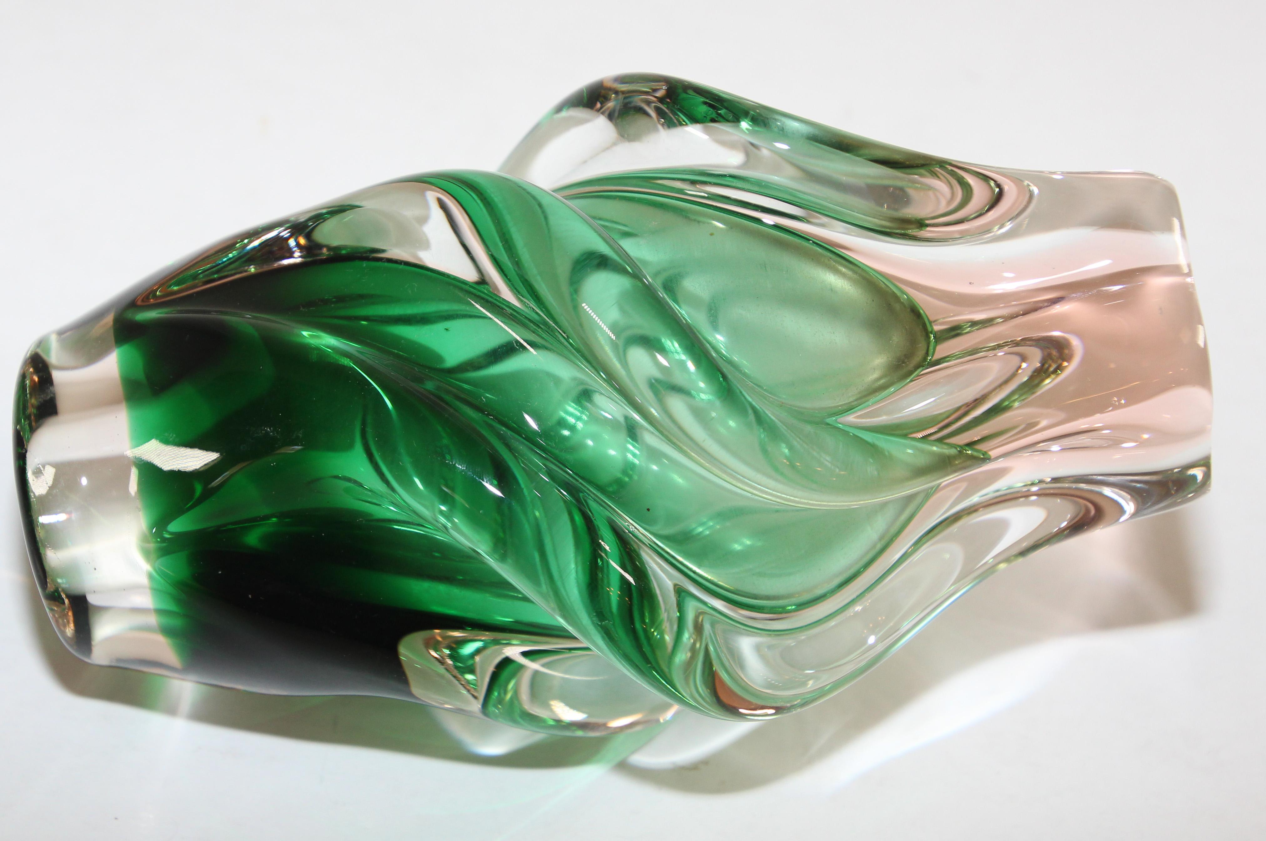 Handblown Art Glass Vase in Green Twisted Organic Shape In Good Condition For Sale In North Hollywood, CA