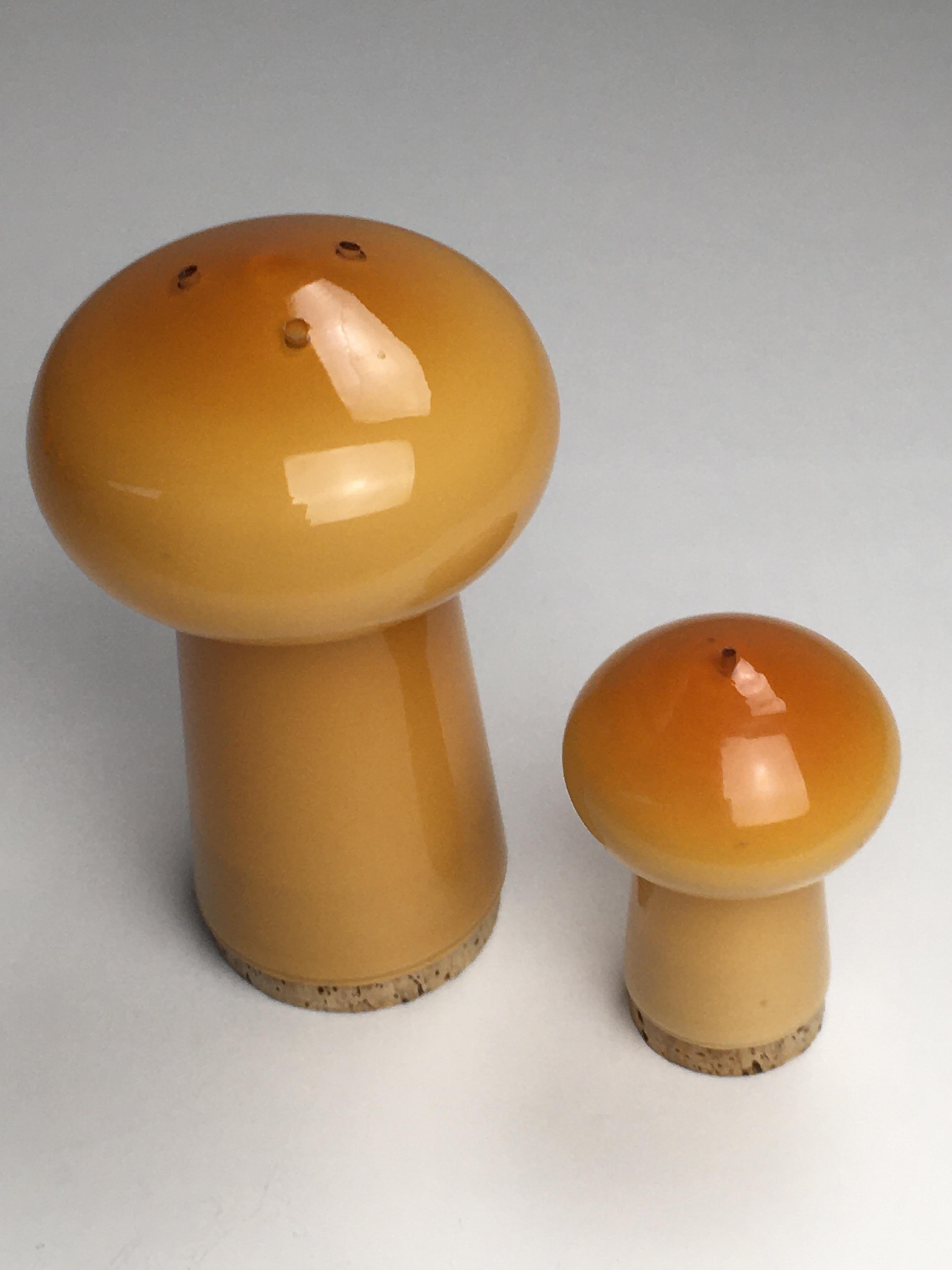Handblown Danish Salt and Pepper Set in Glass by Michael Bang for Holmegaard In Good Condition For Sale In Knebel, DK