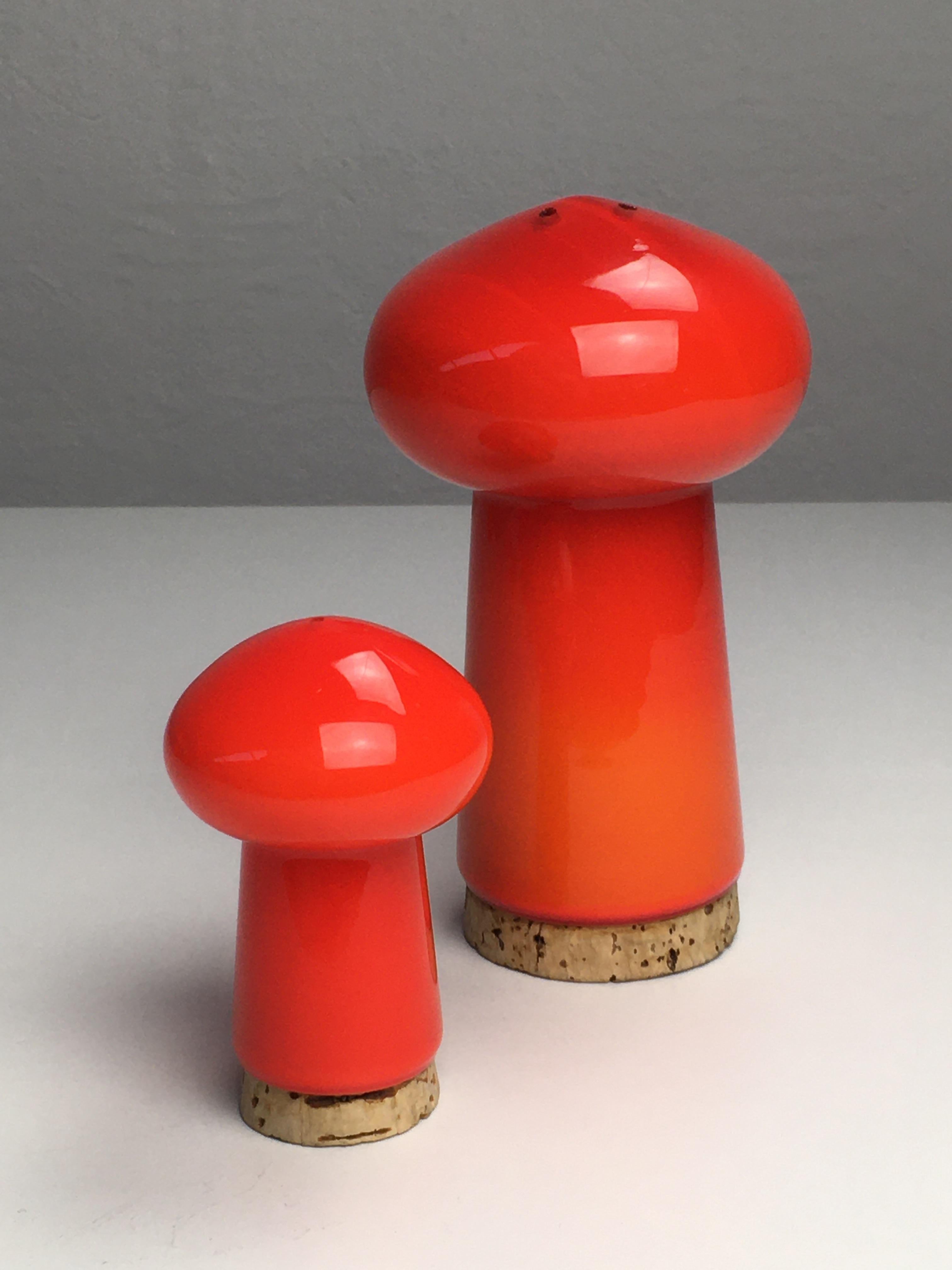 Handblown Danish Salt and Pepper Set in Red Glass by Michael Bang for Holmegaard In Good Condition For Sale In Knebel, DK