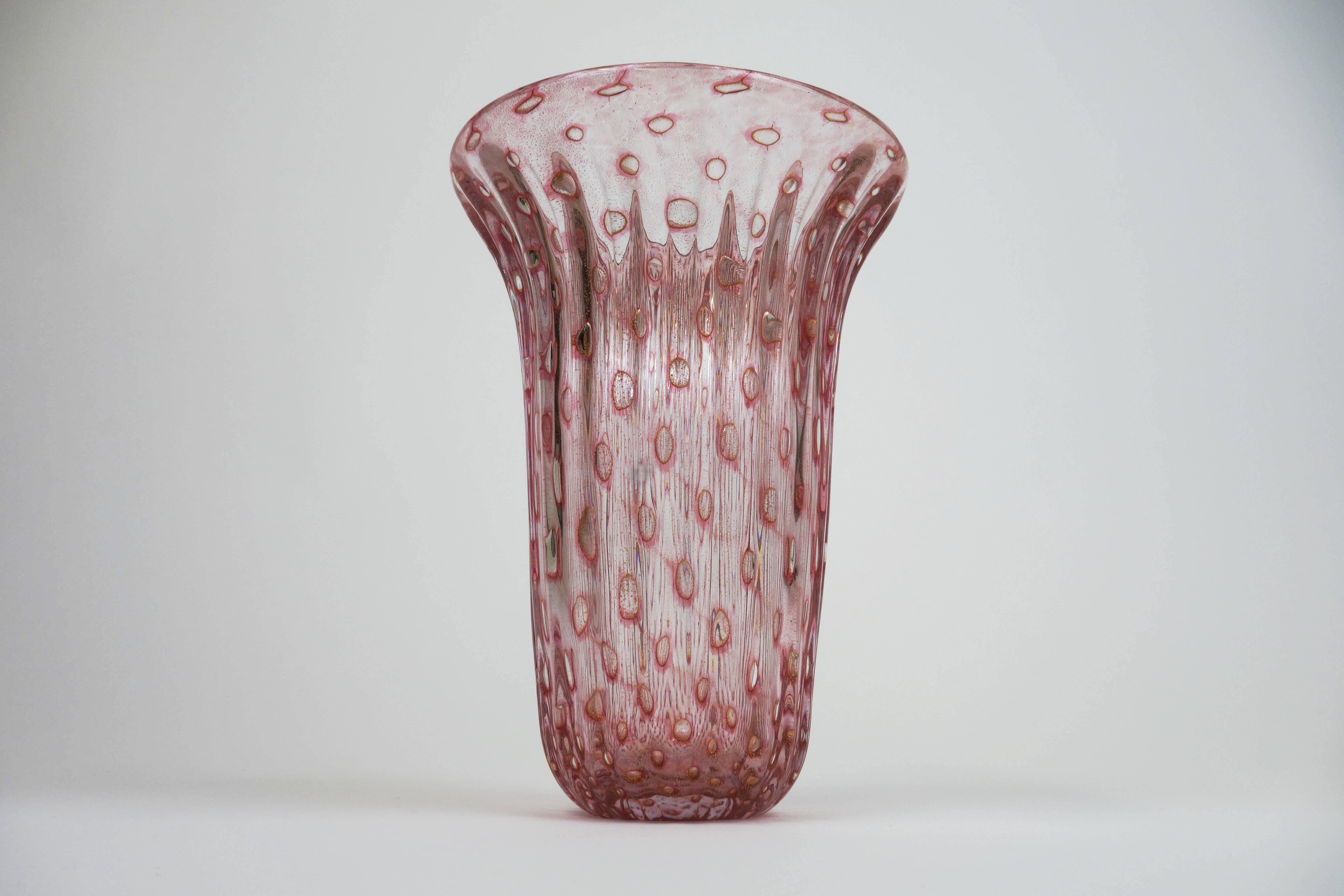 Mid-Century Modern Handblown Fluted Murano Glass Vase by Fratelli Toso, Murano, Italy, 1950s For Sale