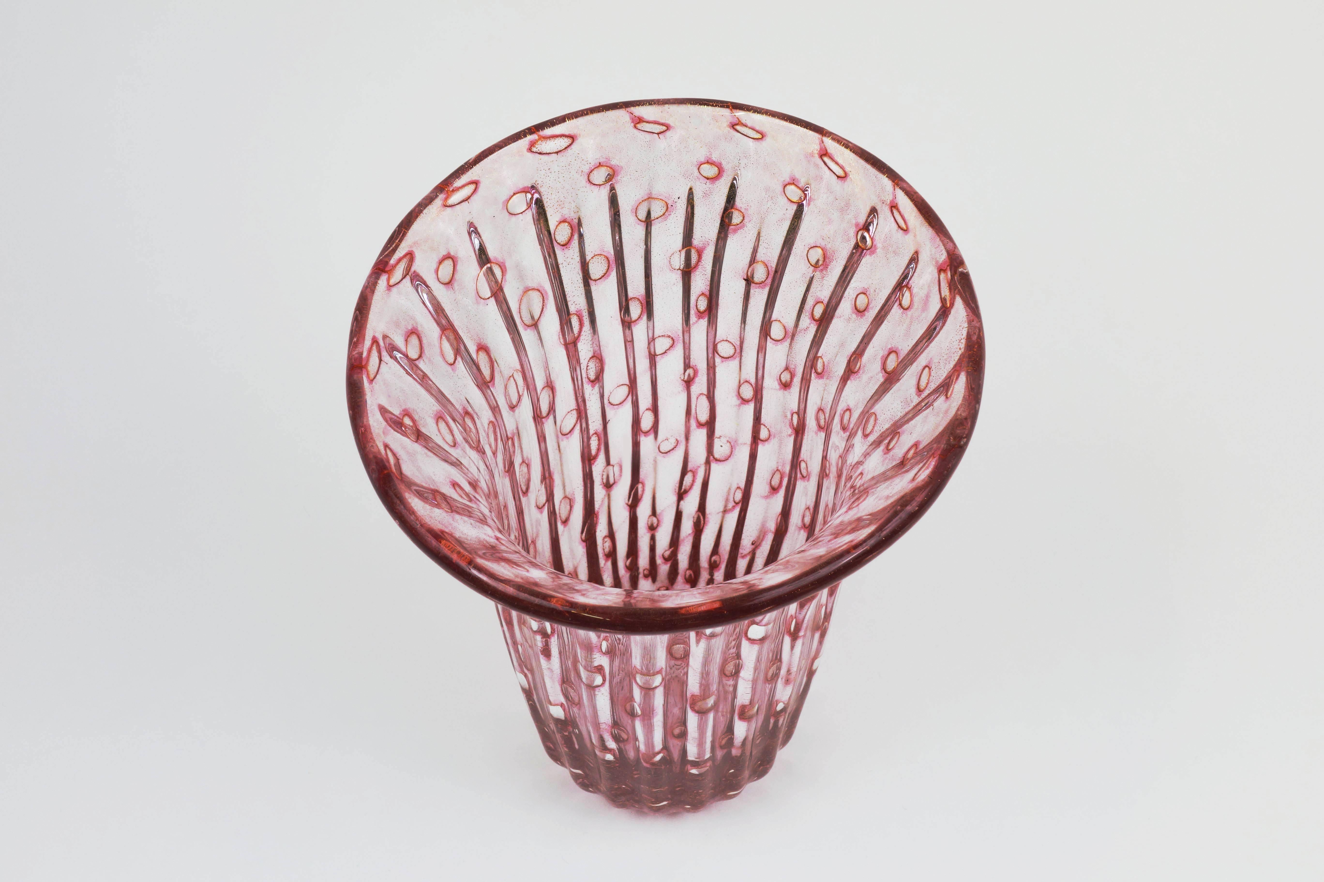 Vase aus mundgeblasenem, kanneliertem Muranoglas von Fratelli Toso, Murano, Italien, 1950er Jahre im Zustand „Gut“ im Angebot in Vienna, AT