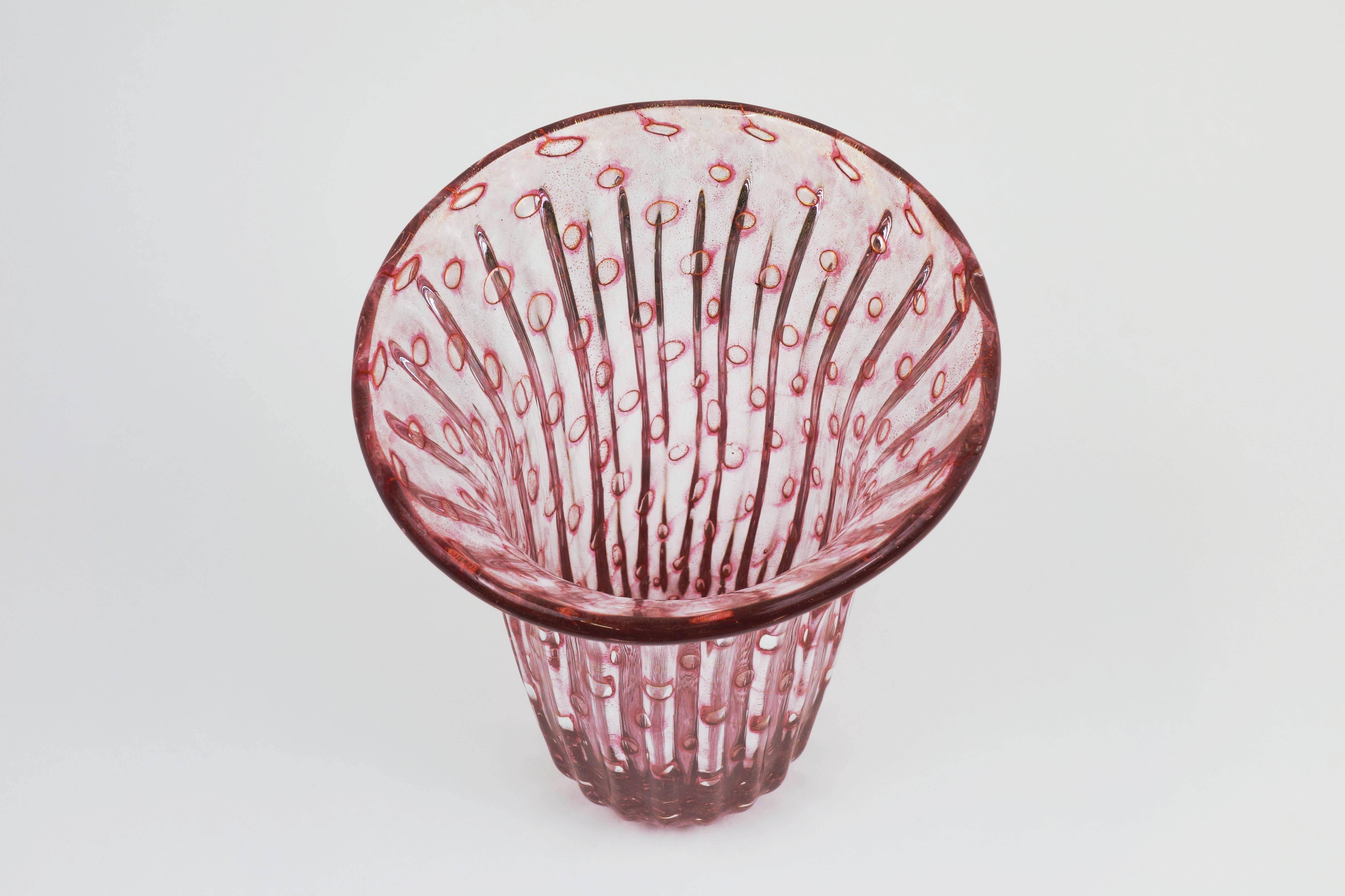 Jarrón de cristal de Murano soplado y estriado de Fratelli Toso, Murano, Italia, años 50 en Bueno Estado en Vienna, AT